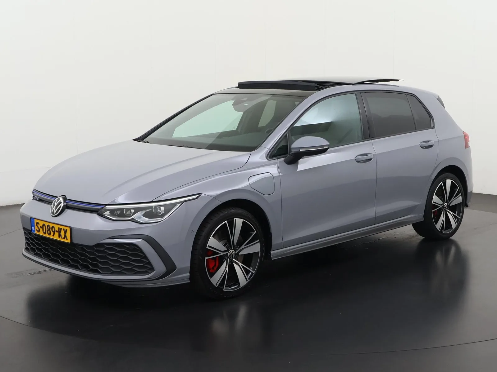 Volkswagen Golf (2020) — foto 1