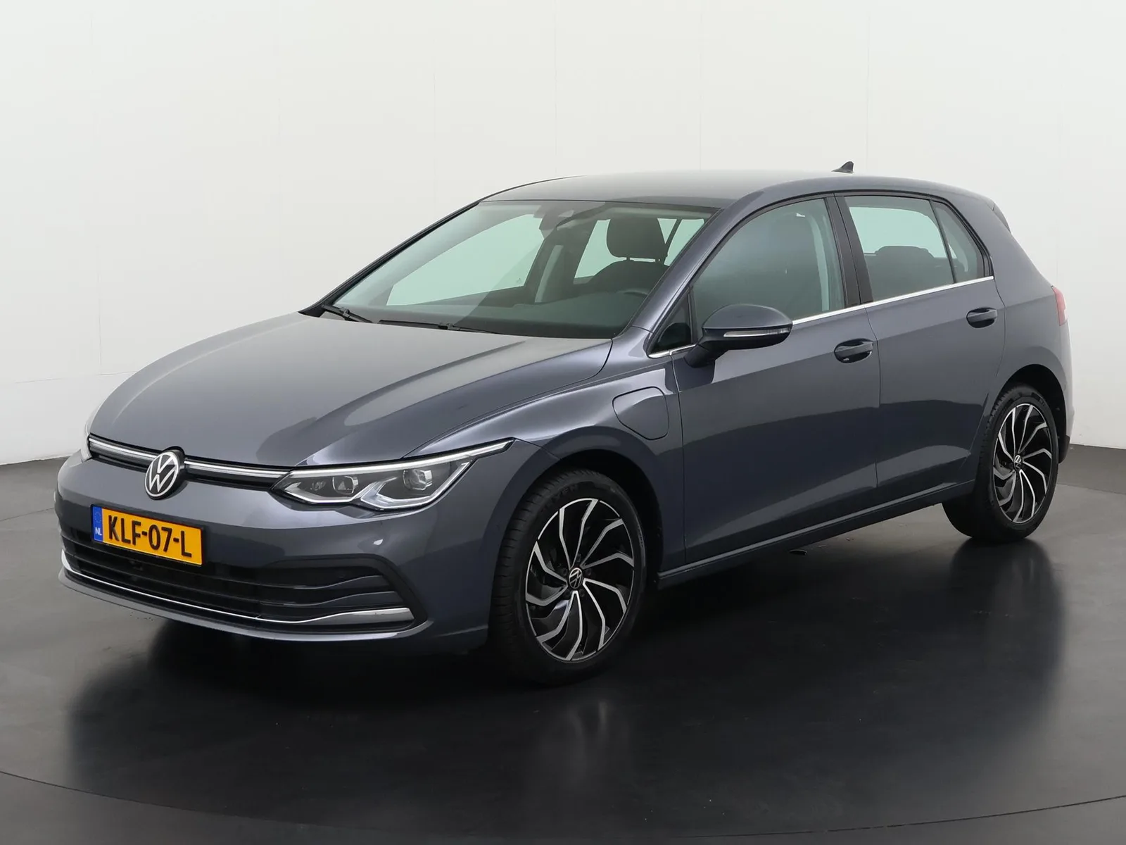 Volkswagen Golf (2021) — foto 1