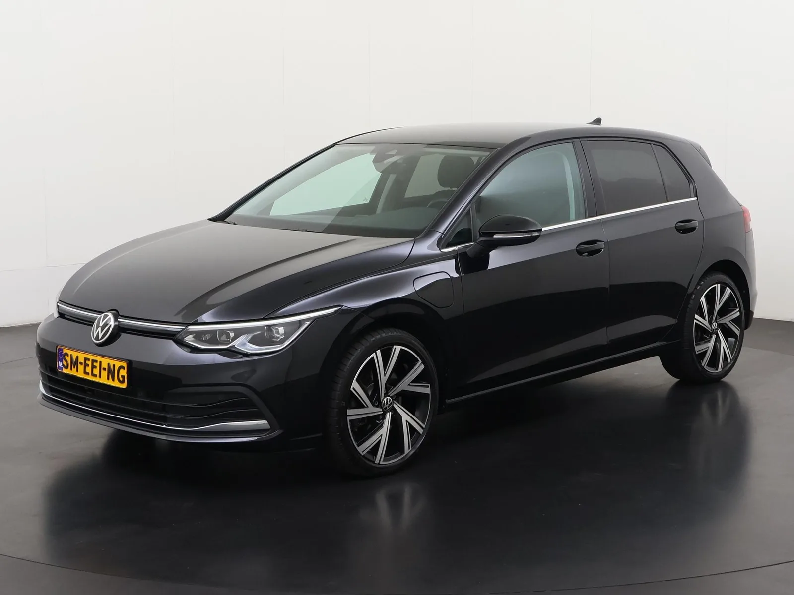 Volkswagen Golf (2021) — foto 1