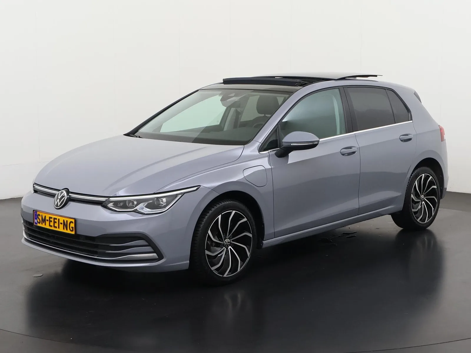 Volkswagen Golf (2024) — foto 1