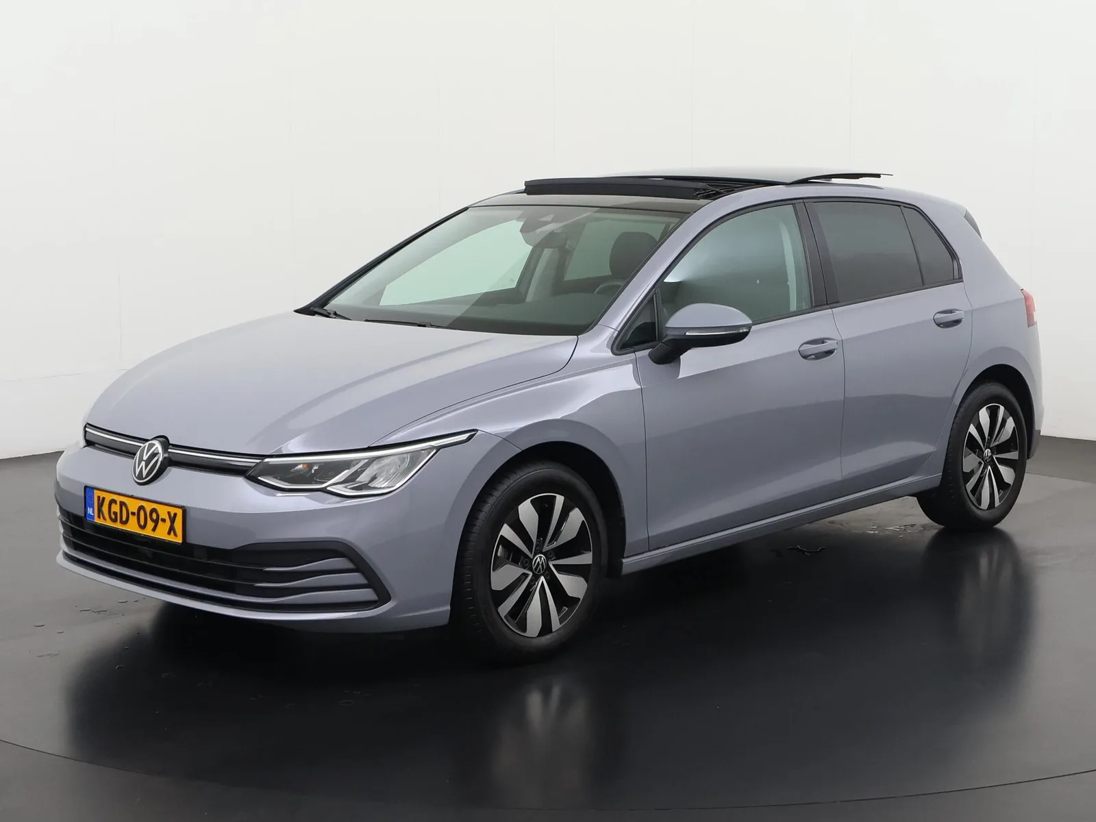 Volkswagen Golf (2023) — foto 1