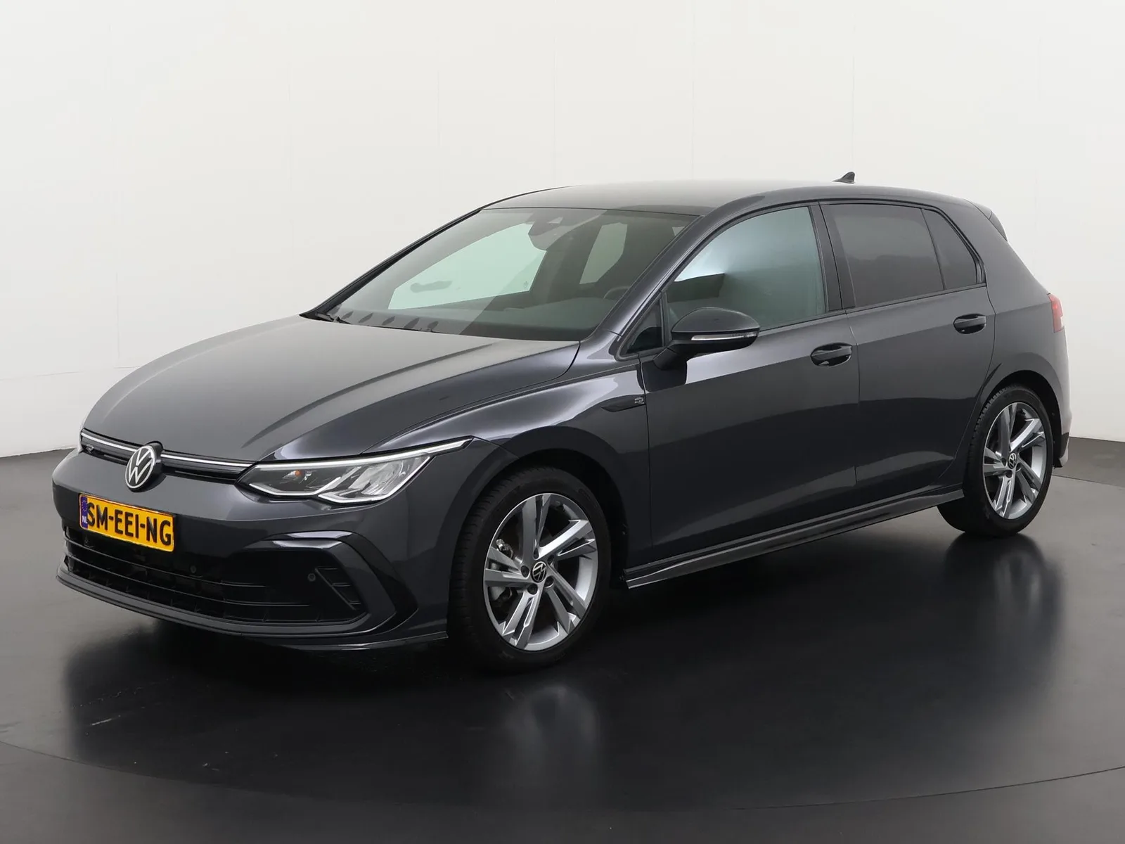 Volkswagen Golf (2024) — foto 1