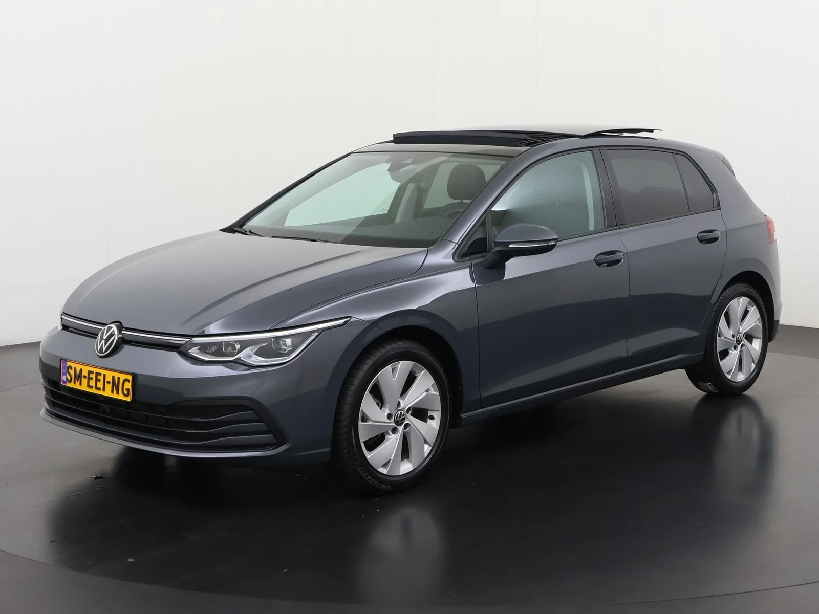 Volkswagen Golf (2023) — foto 1