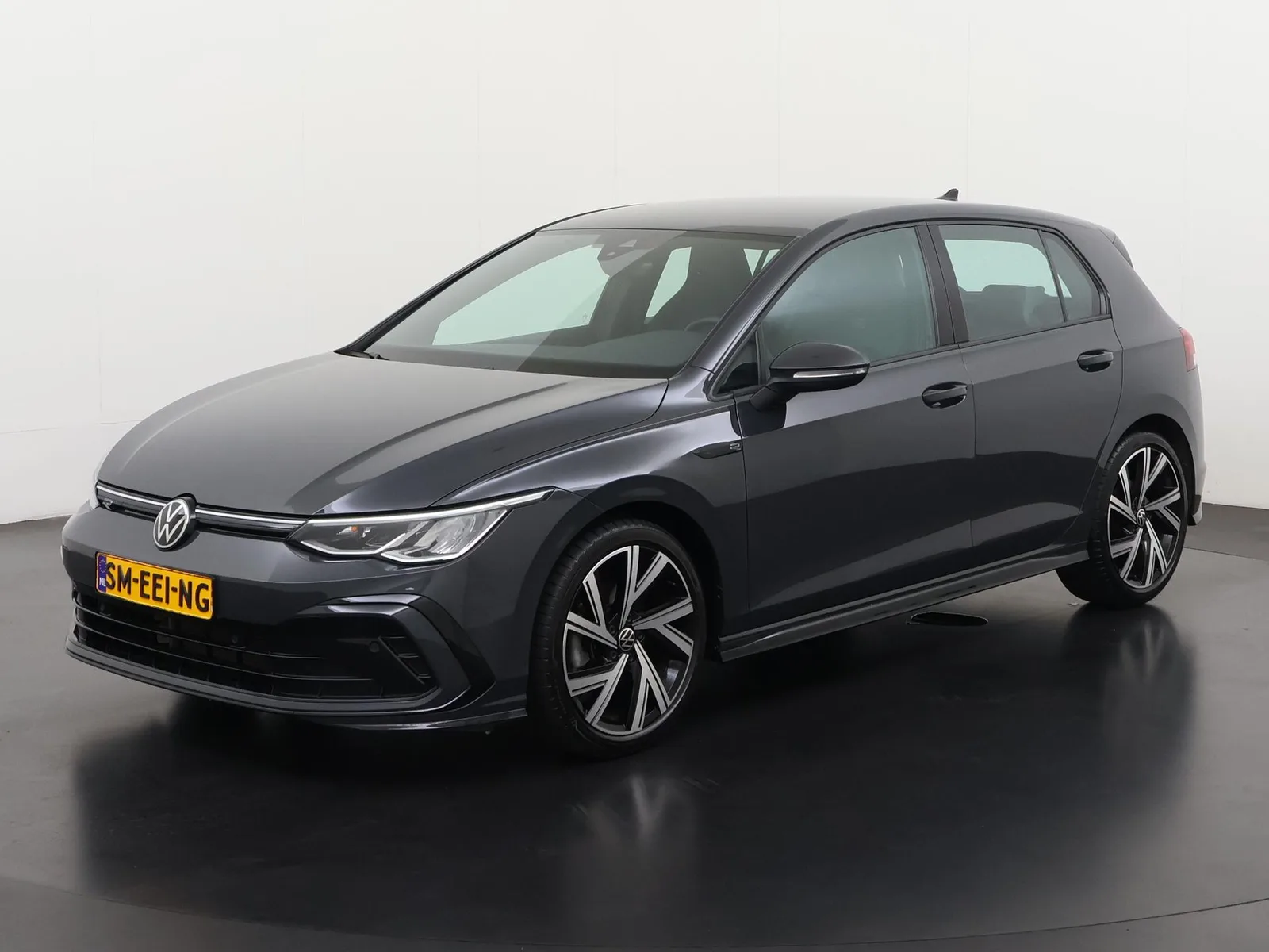 Volkswagen Golf (2024) — foto 1