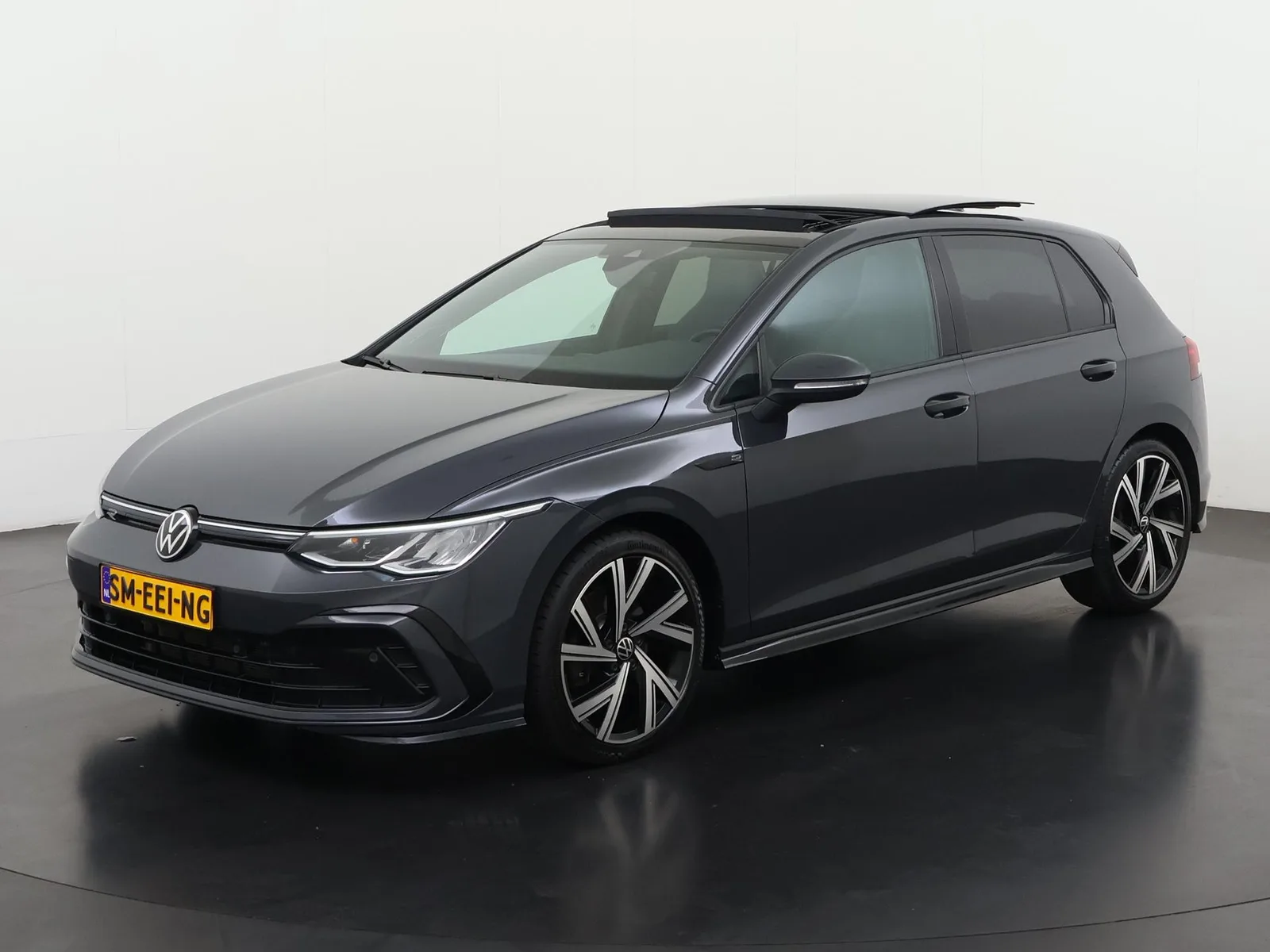 Volkswagen Golf (2023) — foto 1