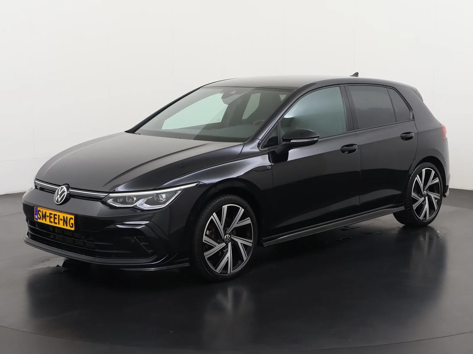 Volkswagen Golf (2023) — foto 1