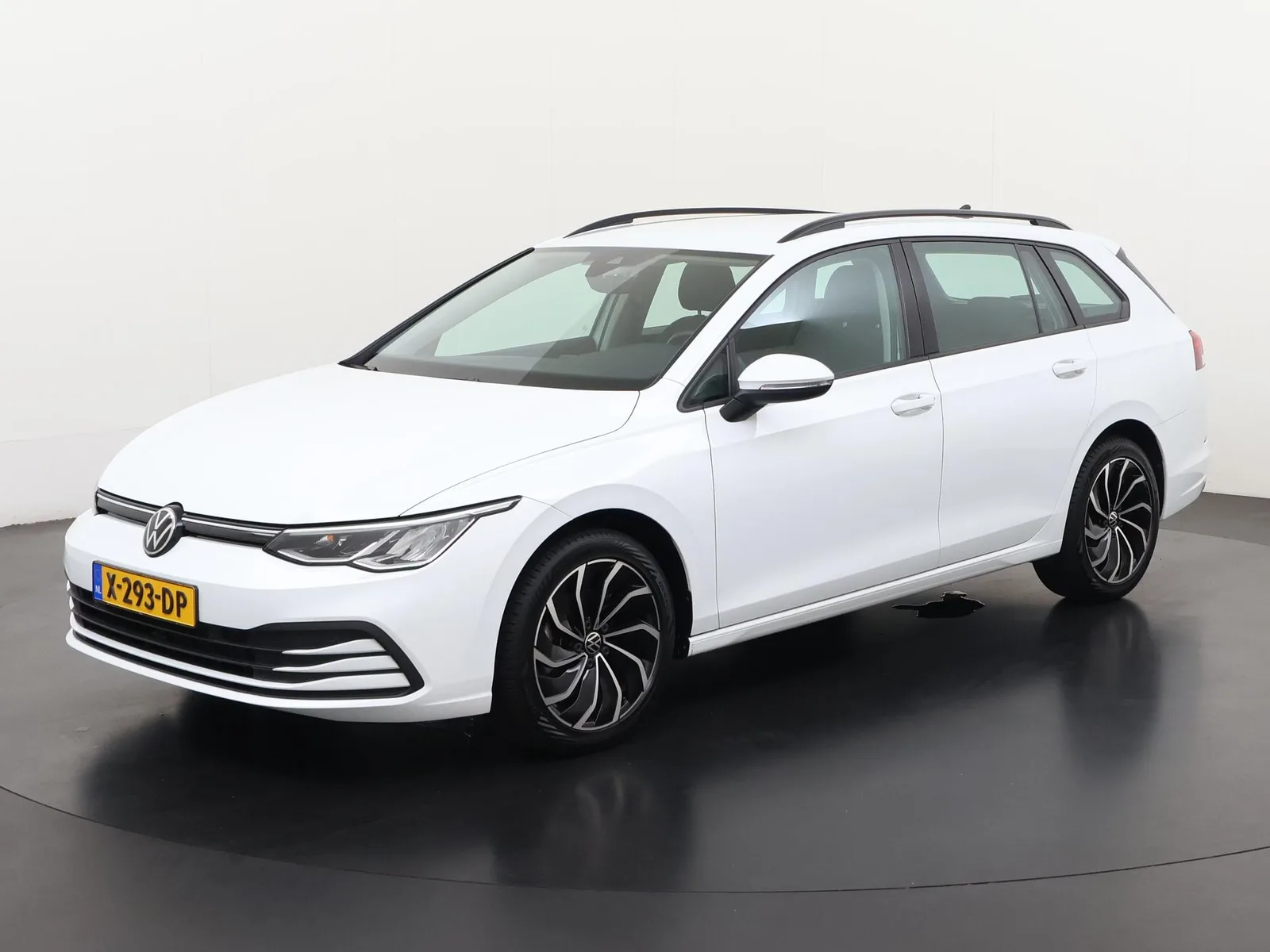 Volkswagen Golf (2023) — foto 1