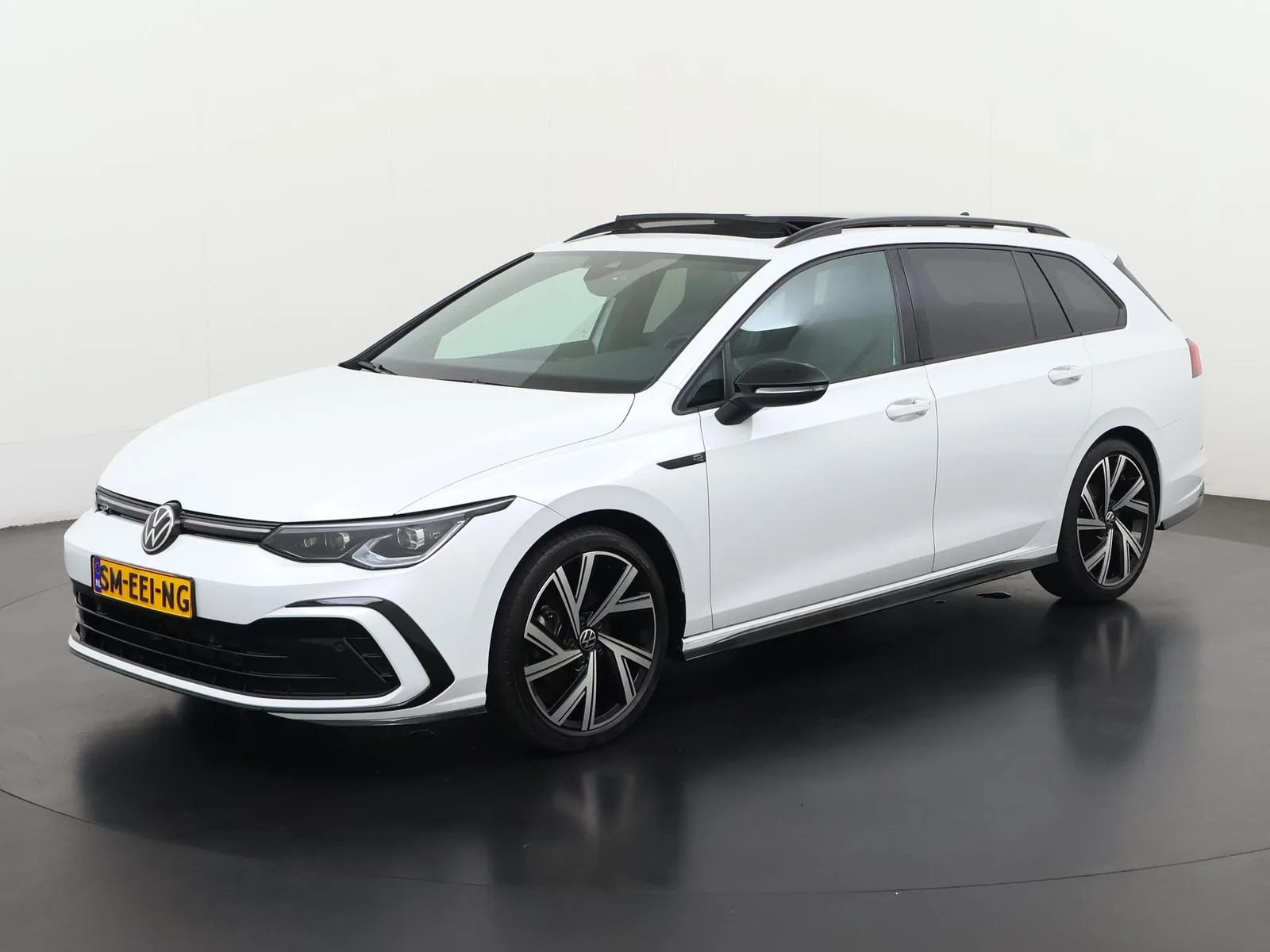 Volkswagen Golf (2023) — foto 1