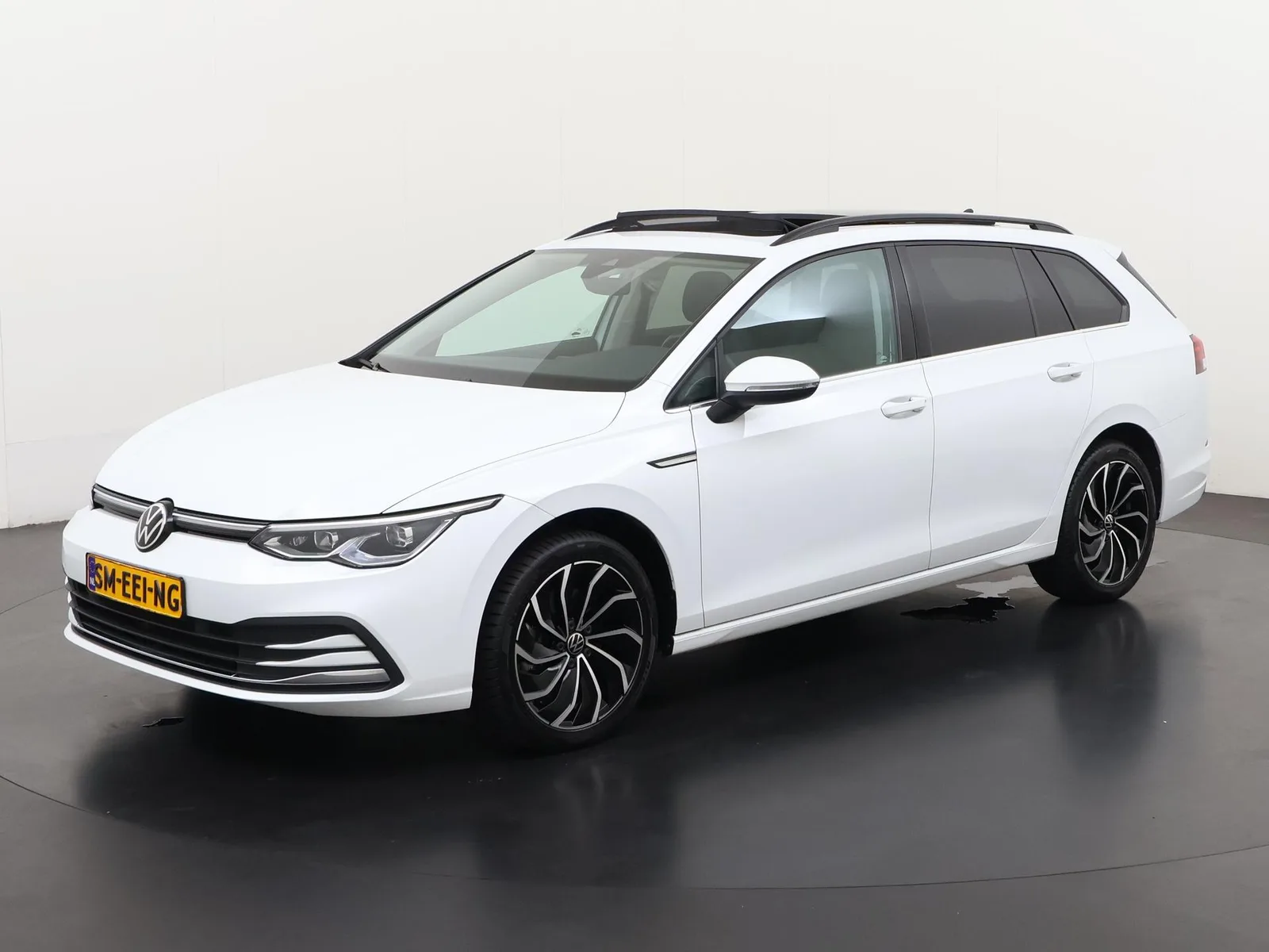 Volkswagen Golf (2022) — foto 1