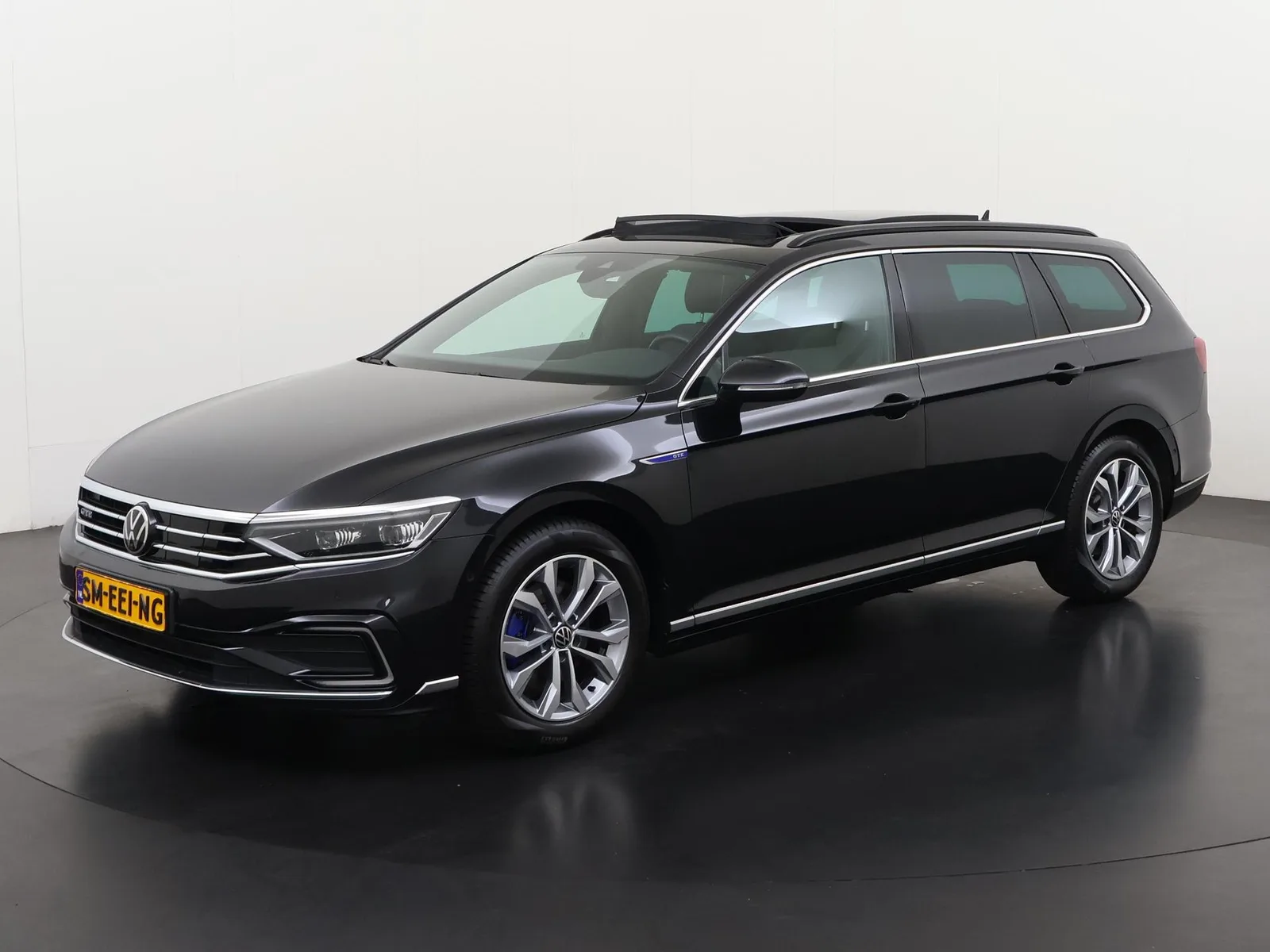 Volkswagen Passat (2022) — foto 1