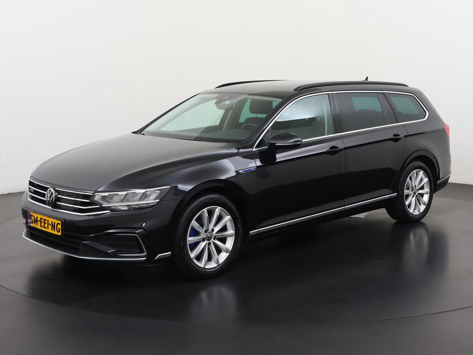 Volkswagen Passat (2022) — foto 1