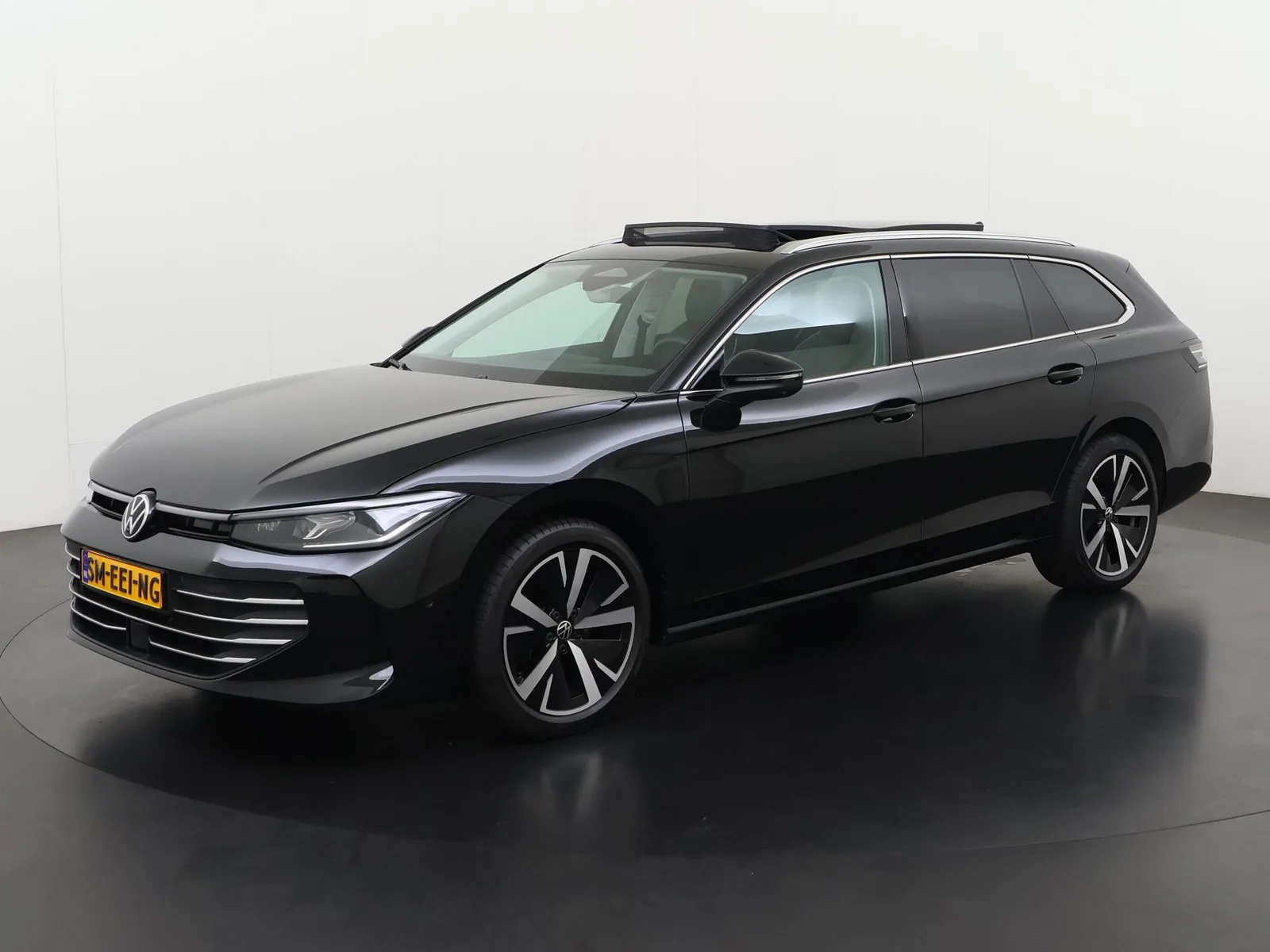 Volkswagen Passat (2024) — foto 1