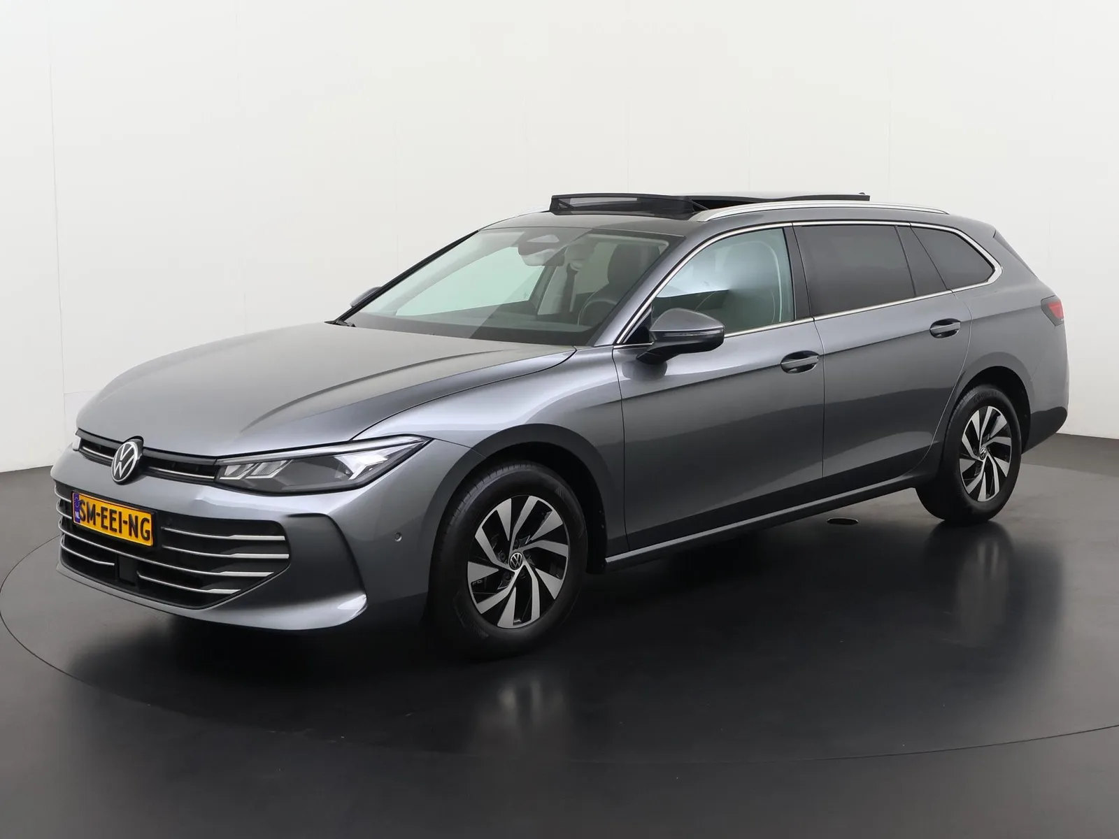 Volkswagen Passat (2024) — foto 1