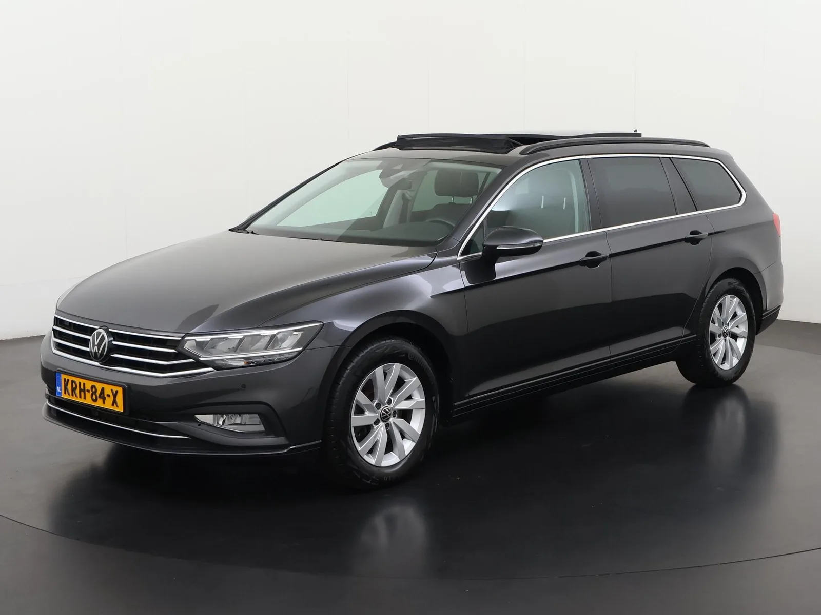 Volkswagen Passat (2023) — foto 1