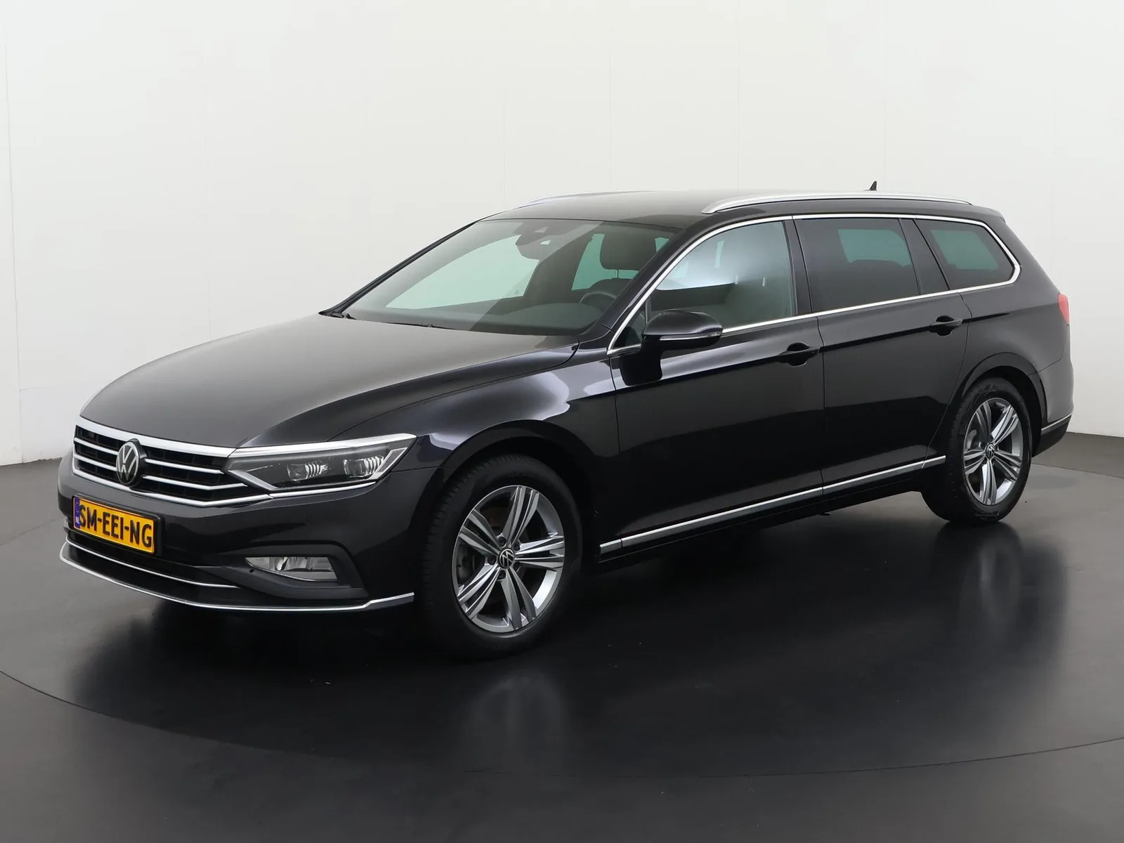 Volkswagen Passat (2023) — foto 1