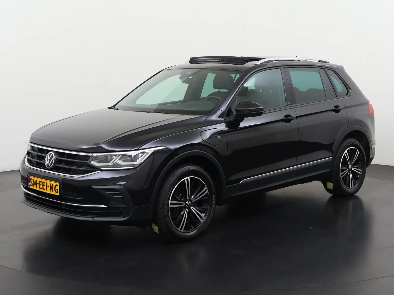 Volkswagen Tiguan (2022) — foto 1