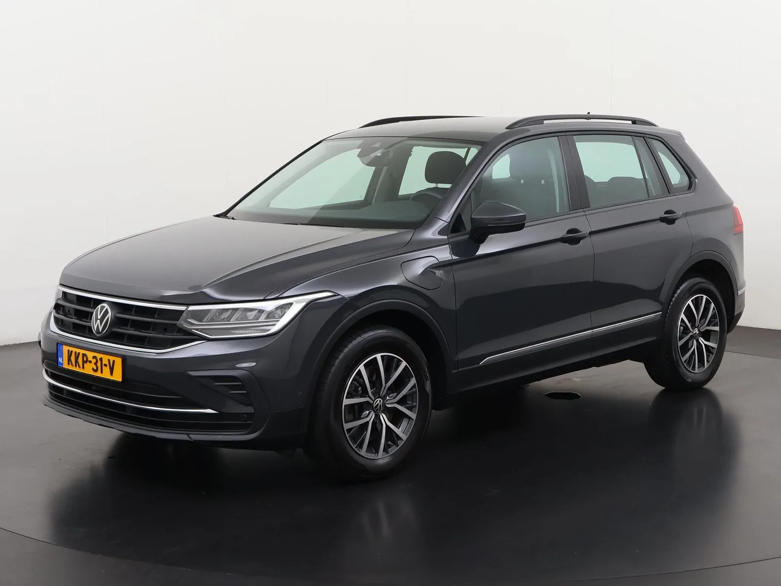 Volkswagen Tiguan (2022) — foto 1