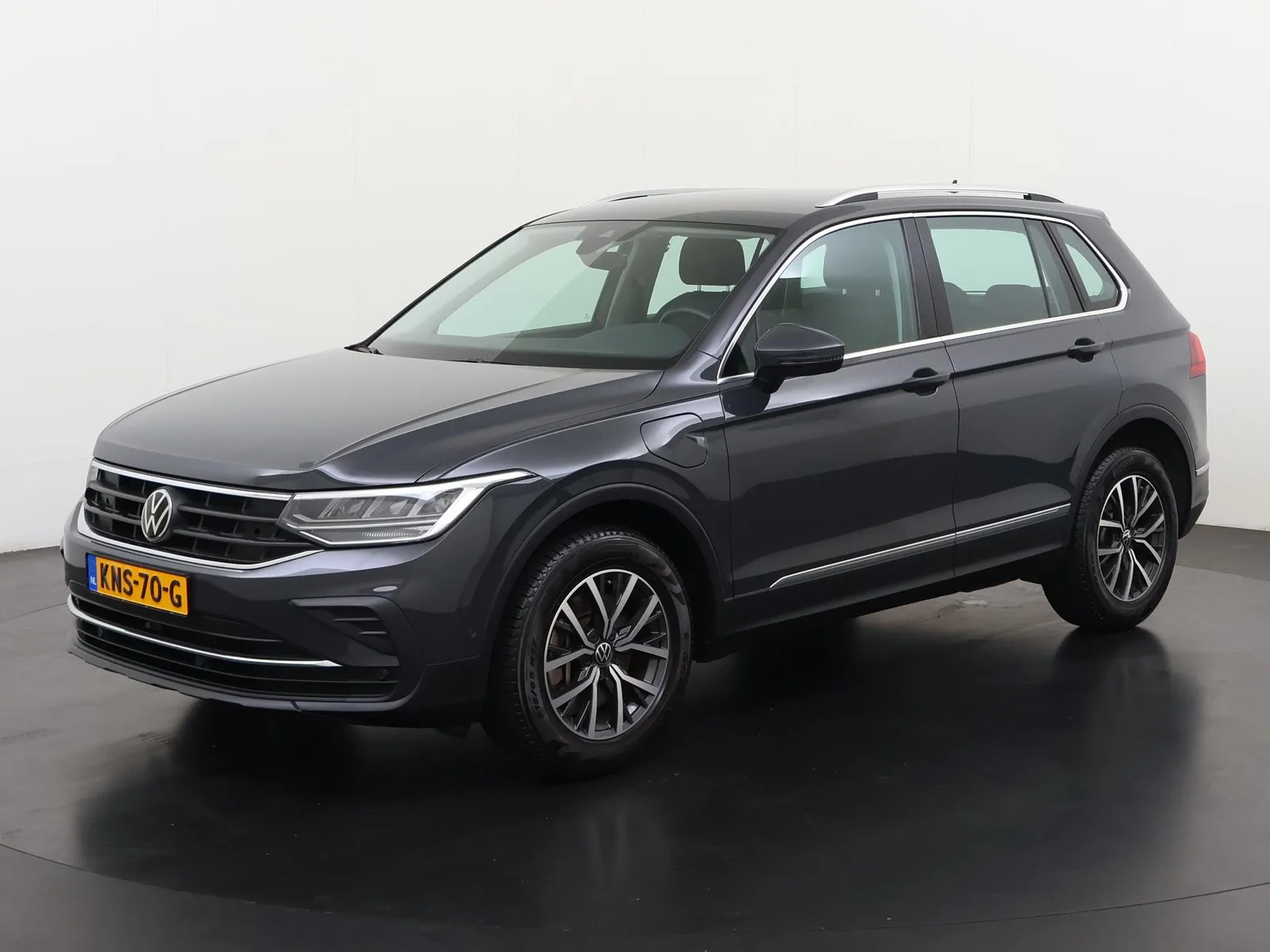 Volkswagen Tiguan (2022) — foto 1
