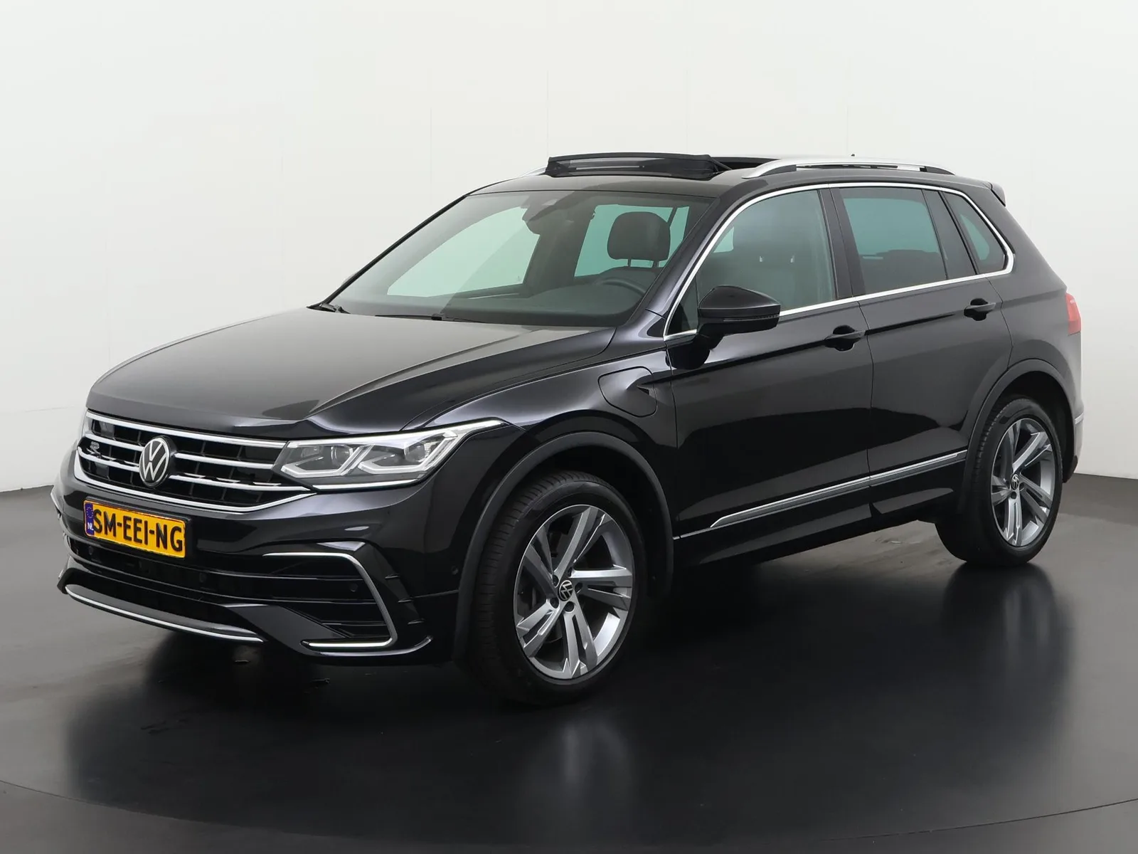 Volkswagen Tiguan (2022) — foto 1