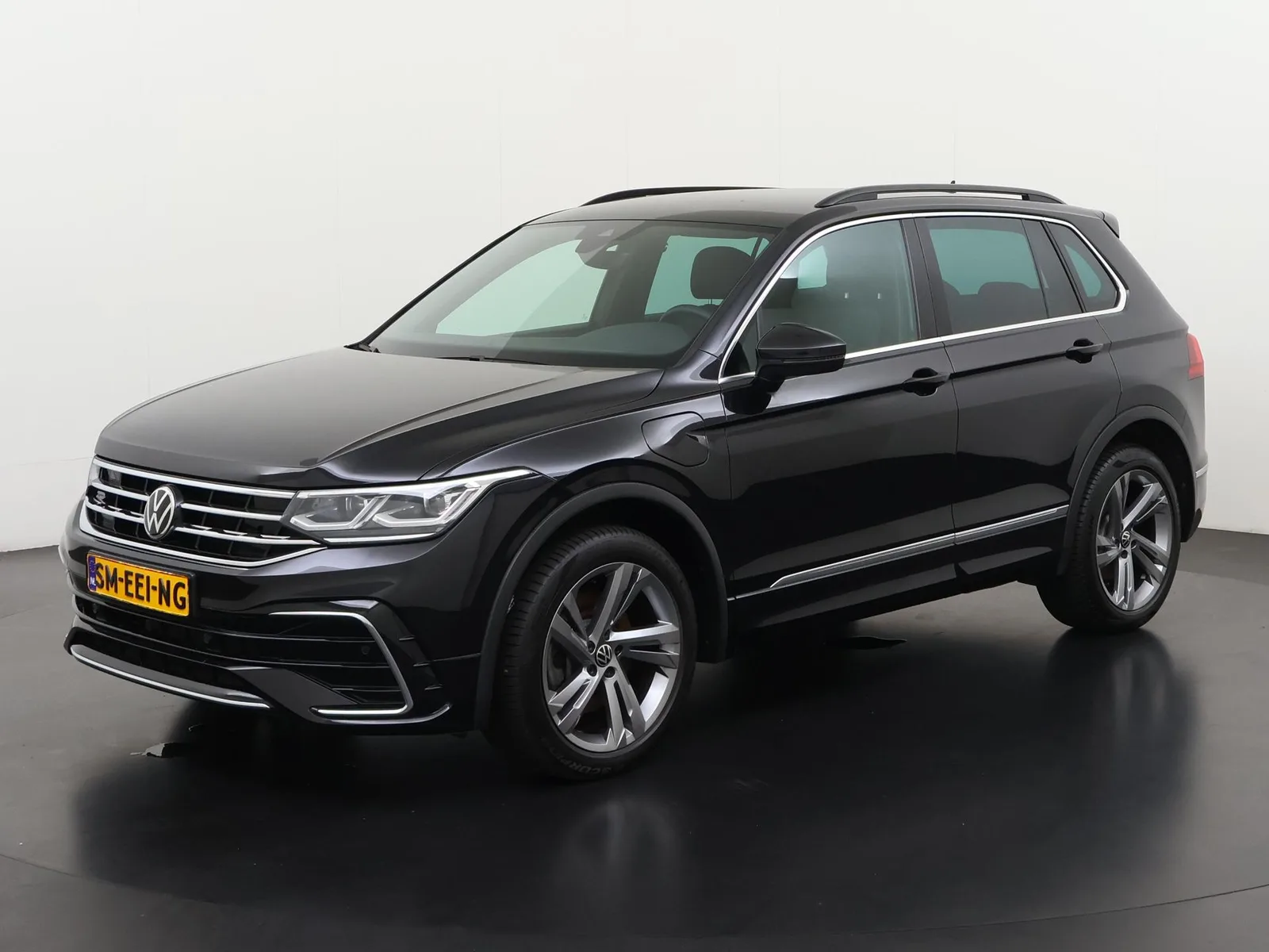 Volkswagen Tiguan (2022) — foto 1