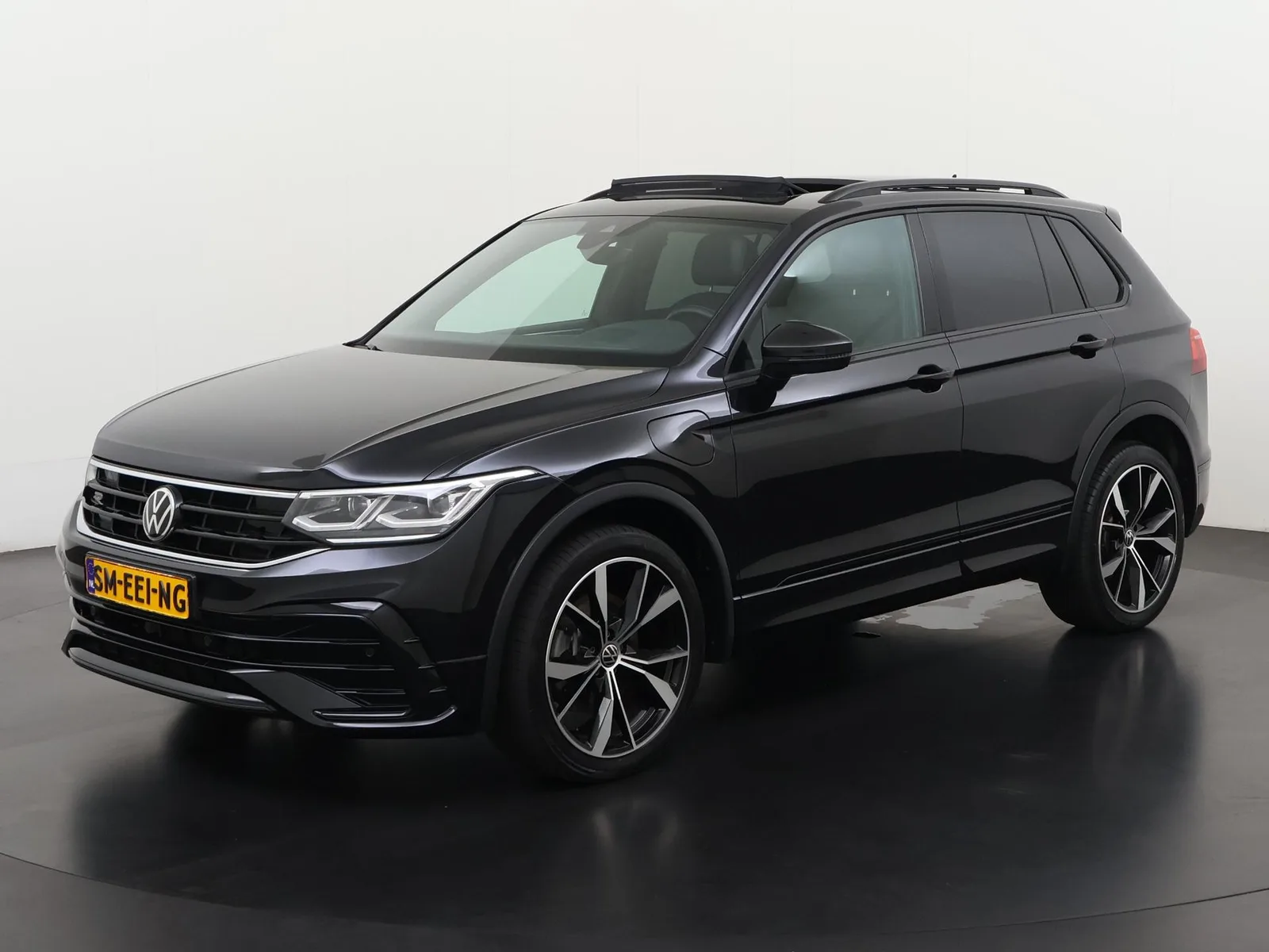 Volkswagen Tiguan (2022) — foto 1