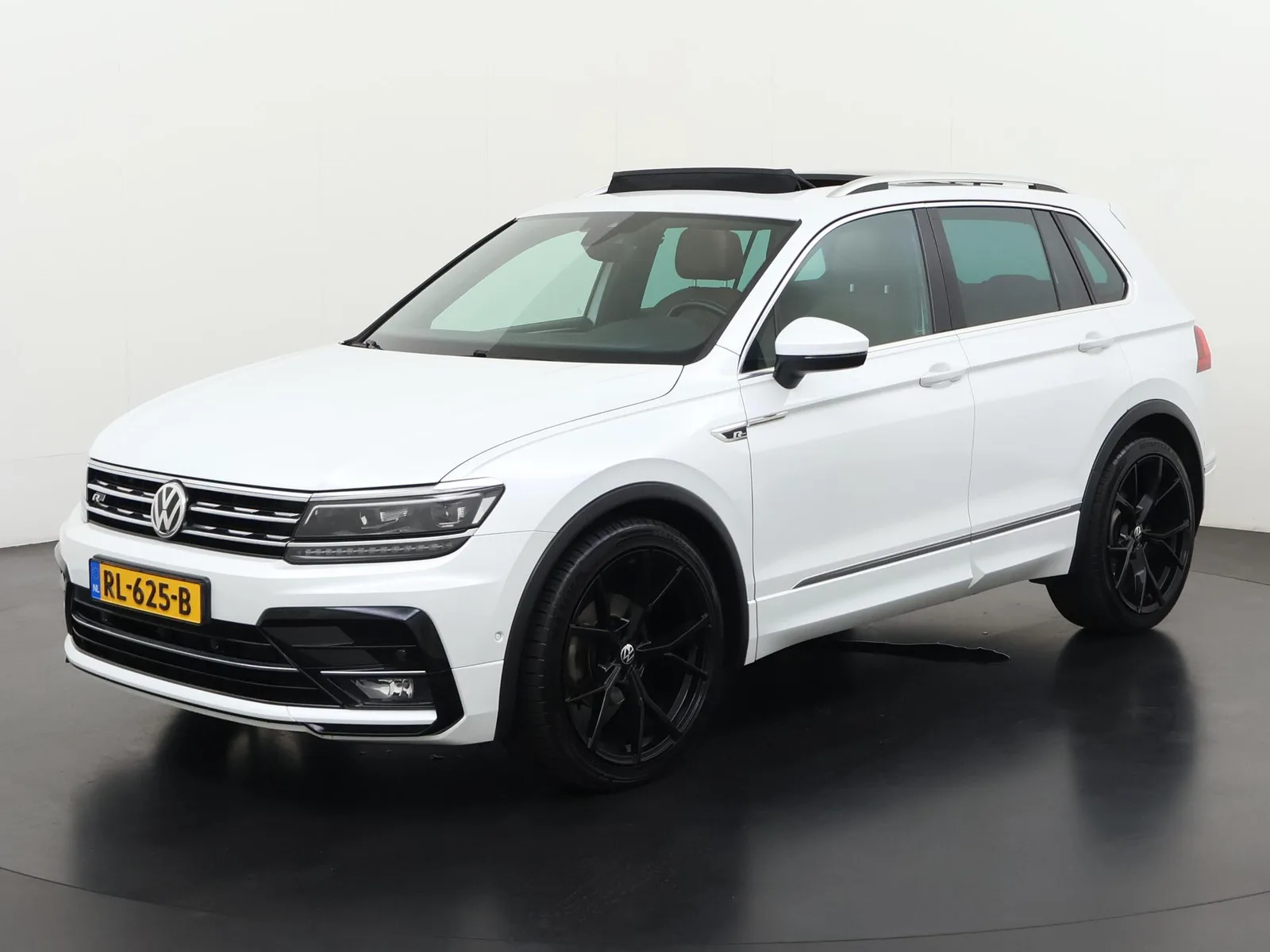 Volkswagen Tiguan (2018) — foto 1