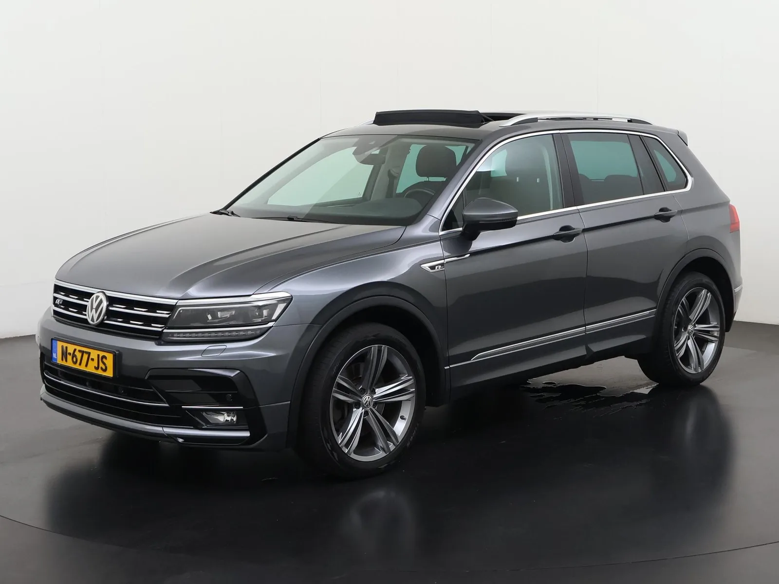 Volkswagen Tiguan (2018) — foto 1