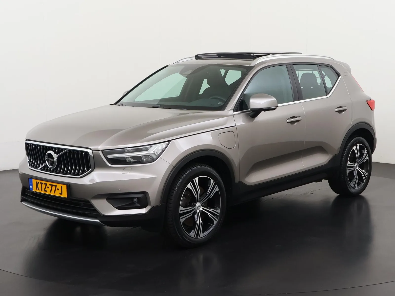 Volvo XC40 (2022) — foto 1