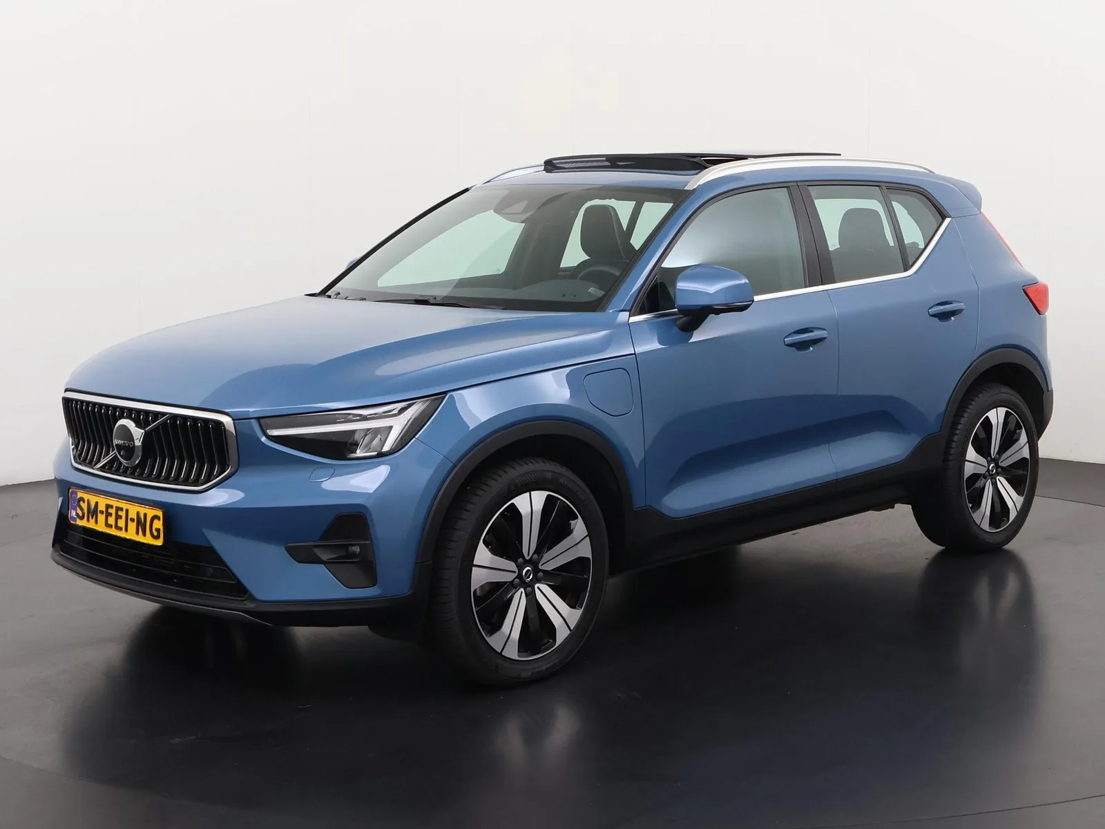 Volvo XC40 (2023) — foto 1