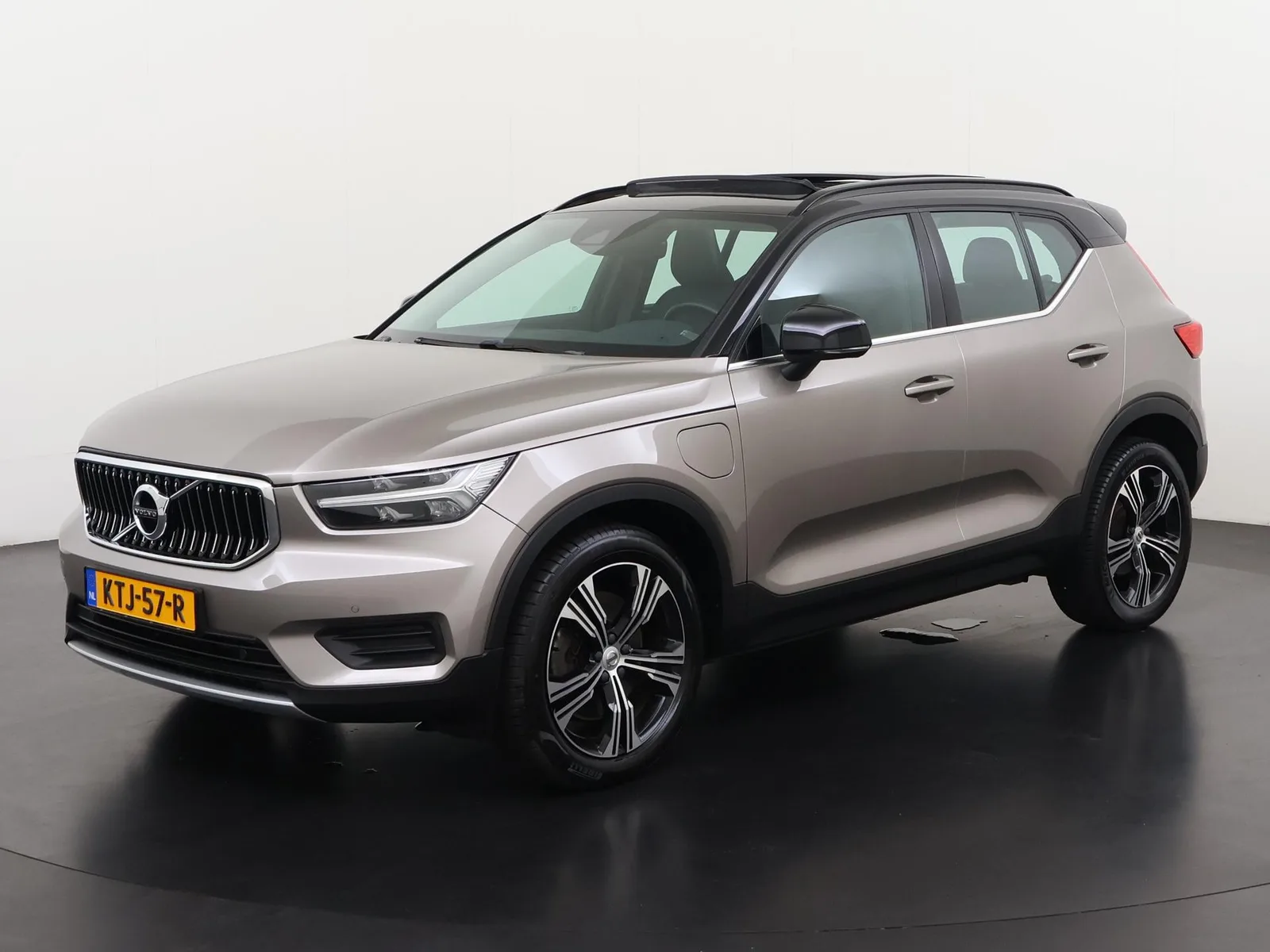 Volvo XC40 (2022) — foto 1