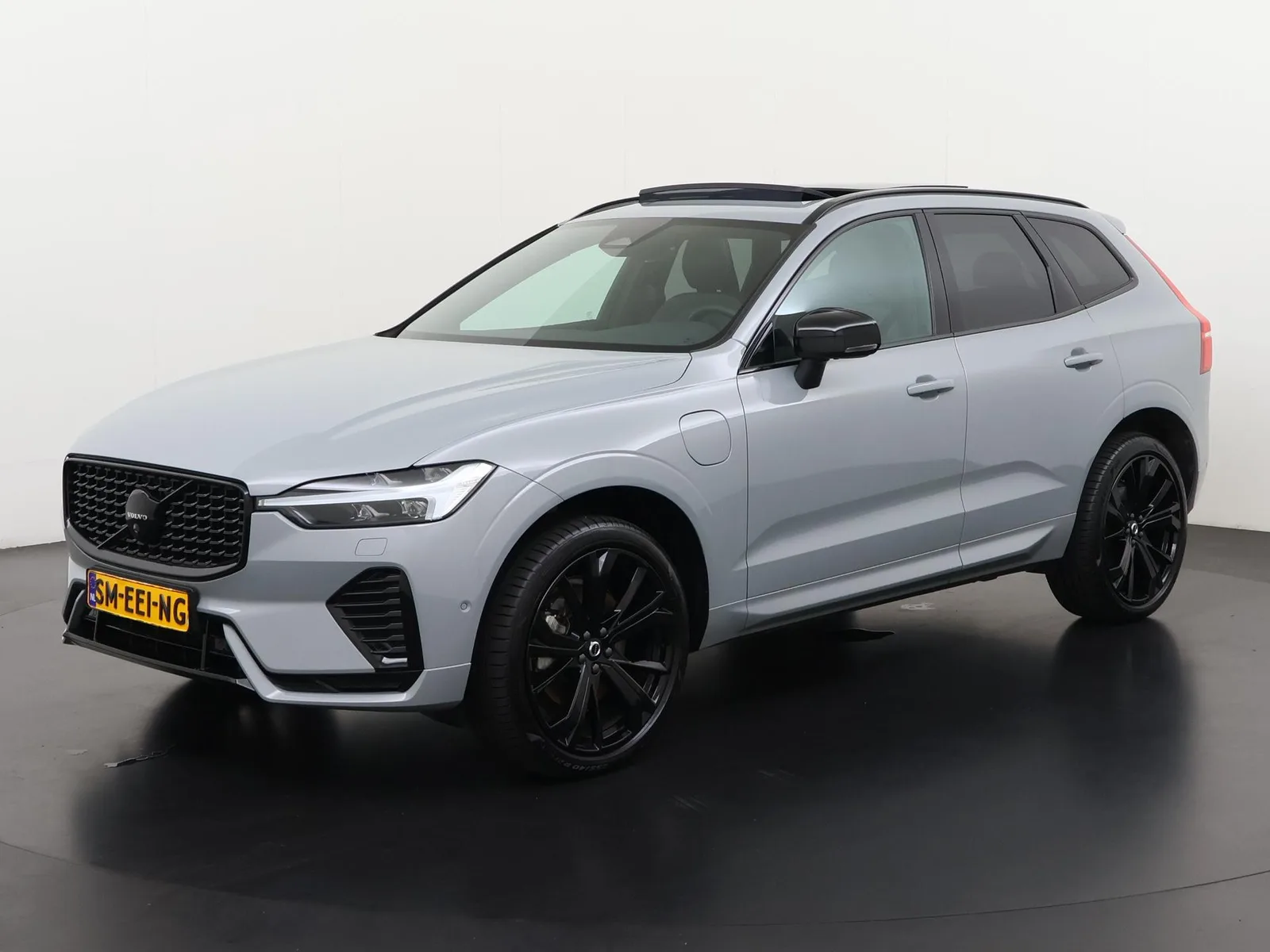 Volvo XC60 (2025) — foto 1