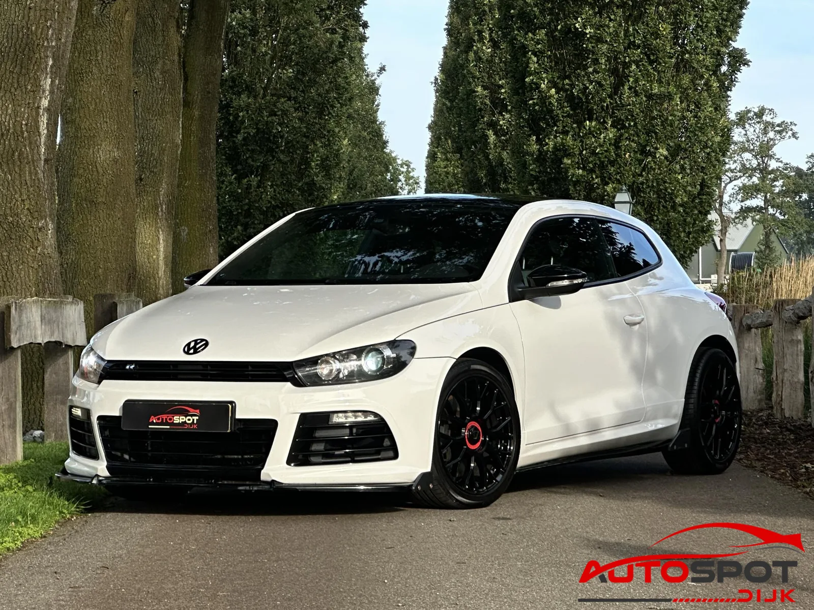 Volkswagen Scirocco (2010) — foto 1