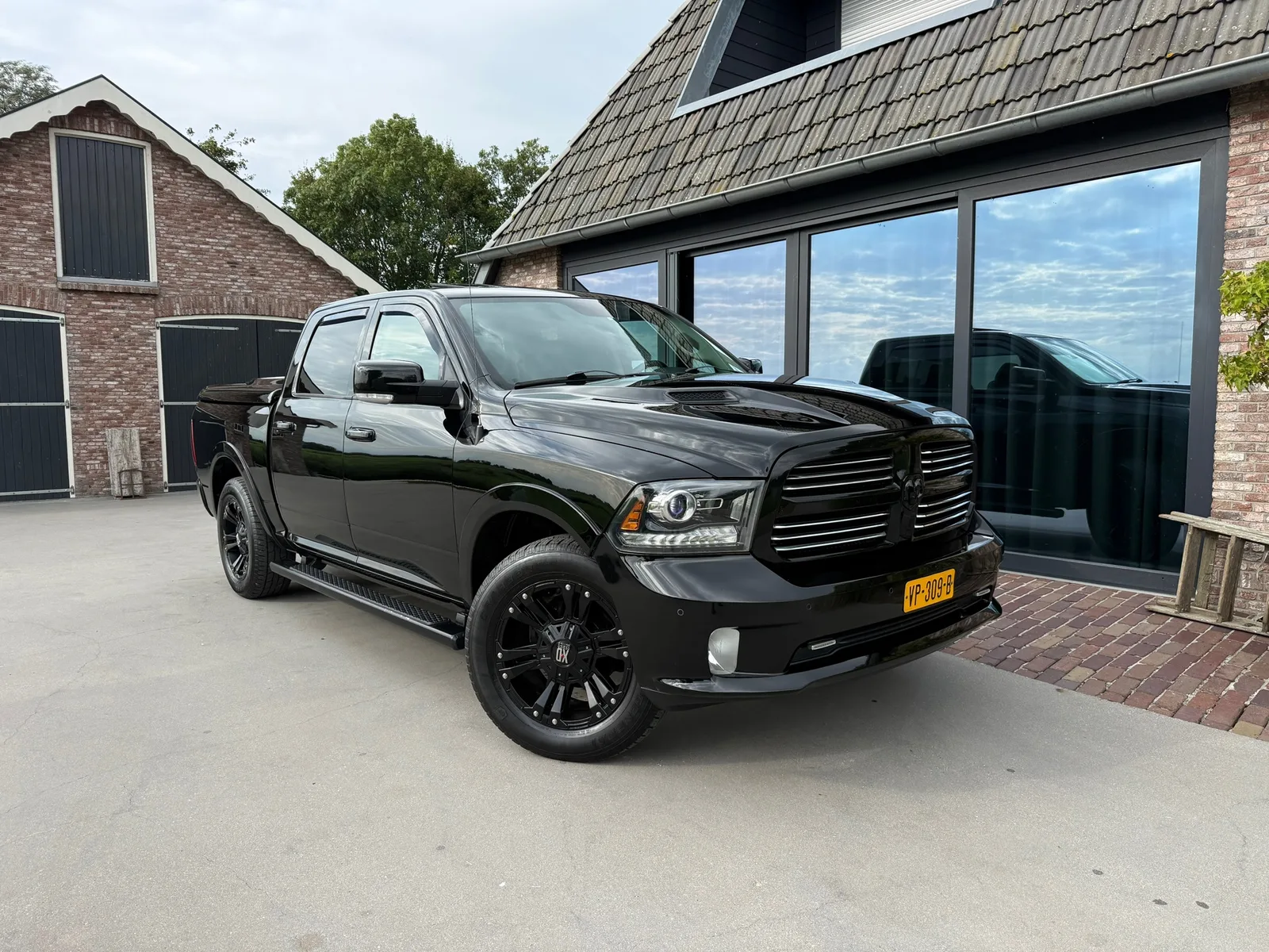 Dodge RAM (2015) — foto 1