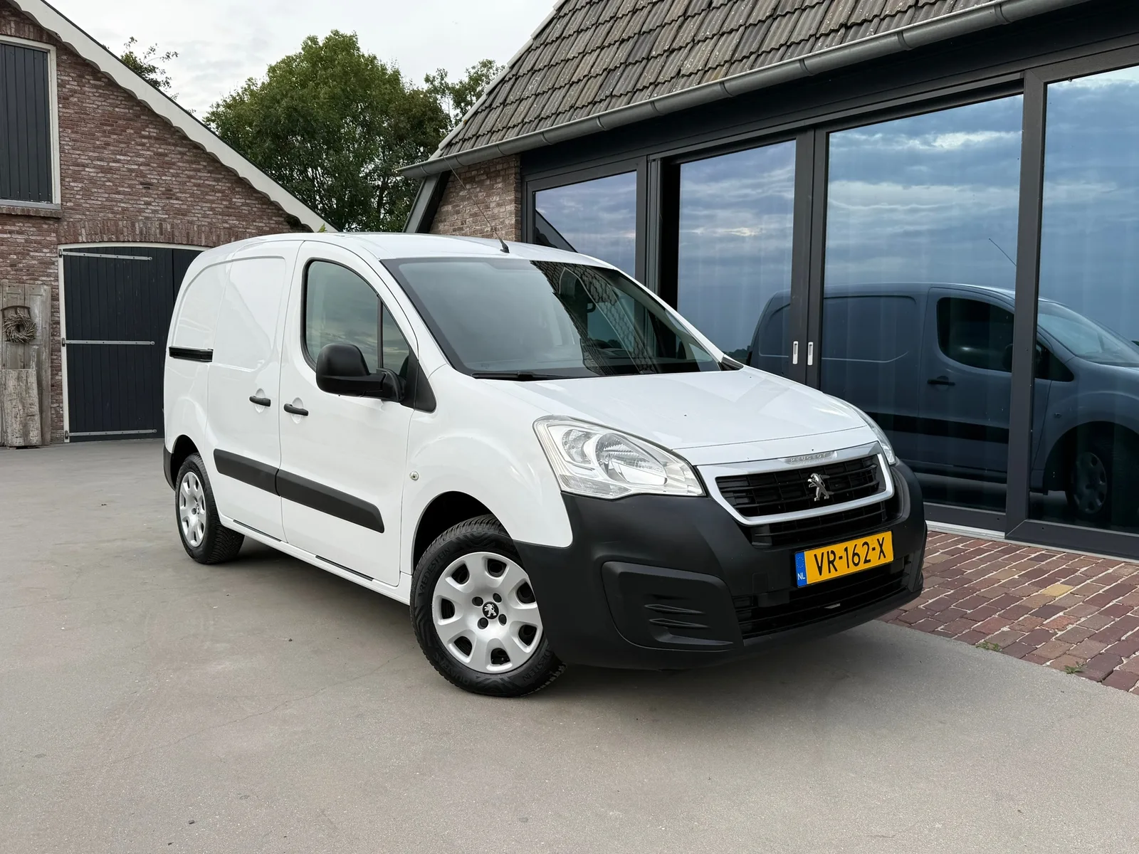 Peugeot Partner (2015) — foto 1