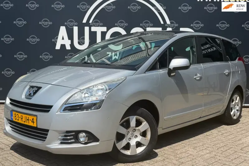 Peugeot 5008 (2011)