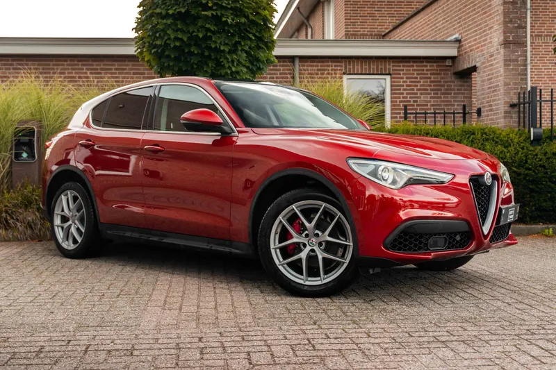 Alfa Romeo Stelvio (2017)