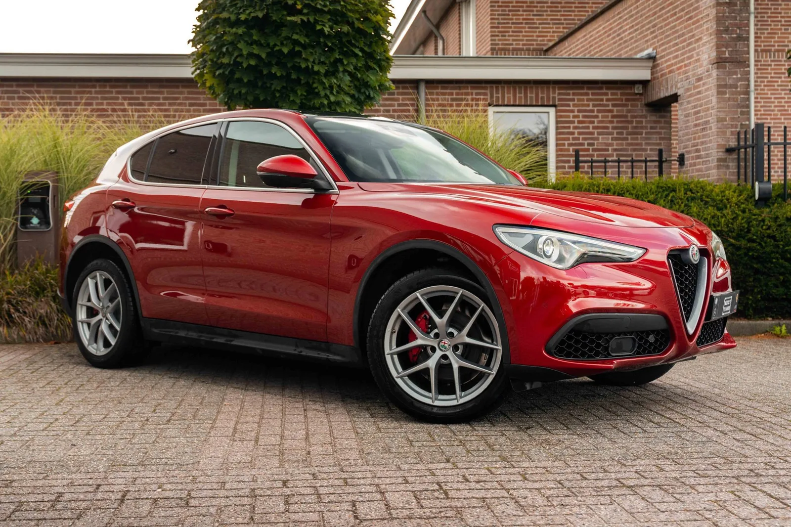 Alfa Romeo Stelvio (2017) — foto 1