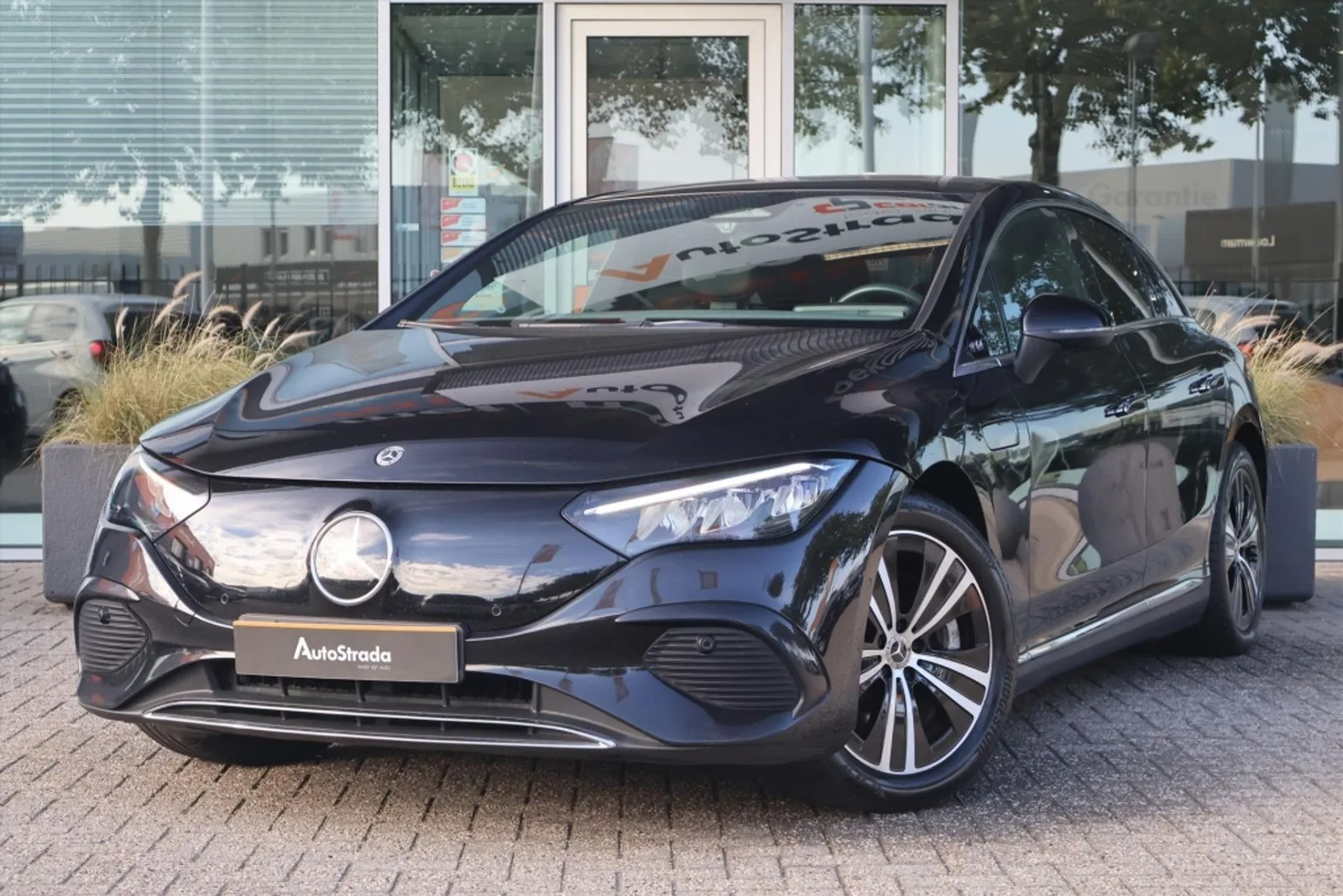 Mercedes-Benz EQE (2023) — foto 1