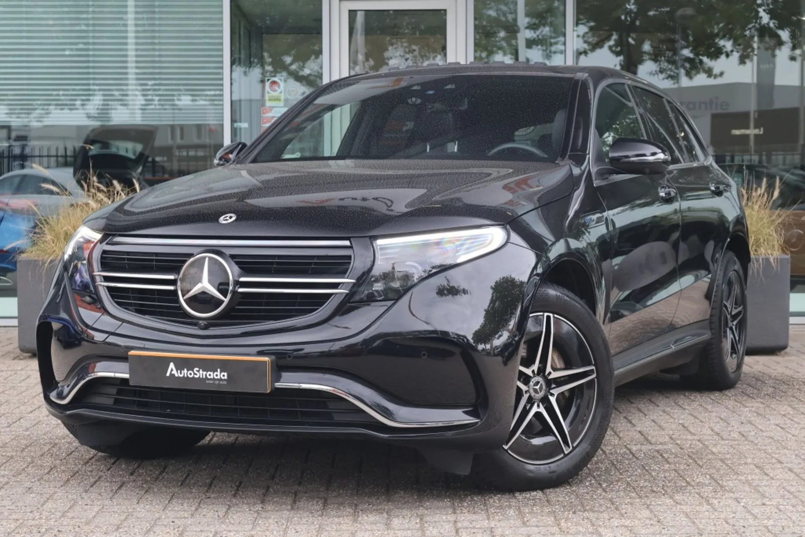 Mercedes-Benz EQC (2022) — foto 1