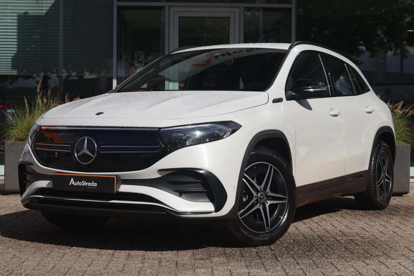Mercedes-Benz EQA (2022) — foto 1