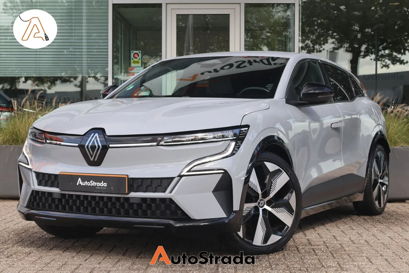 Renault Mégane E-Tech (2023) — foto 1