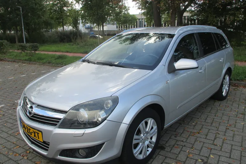 Opel Astra (2008)