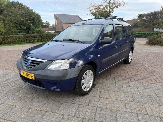 Dacia Logan MCV (2008) — foto 1
