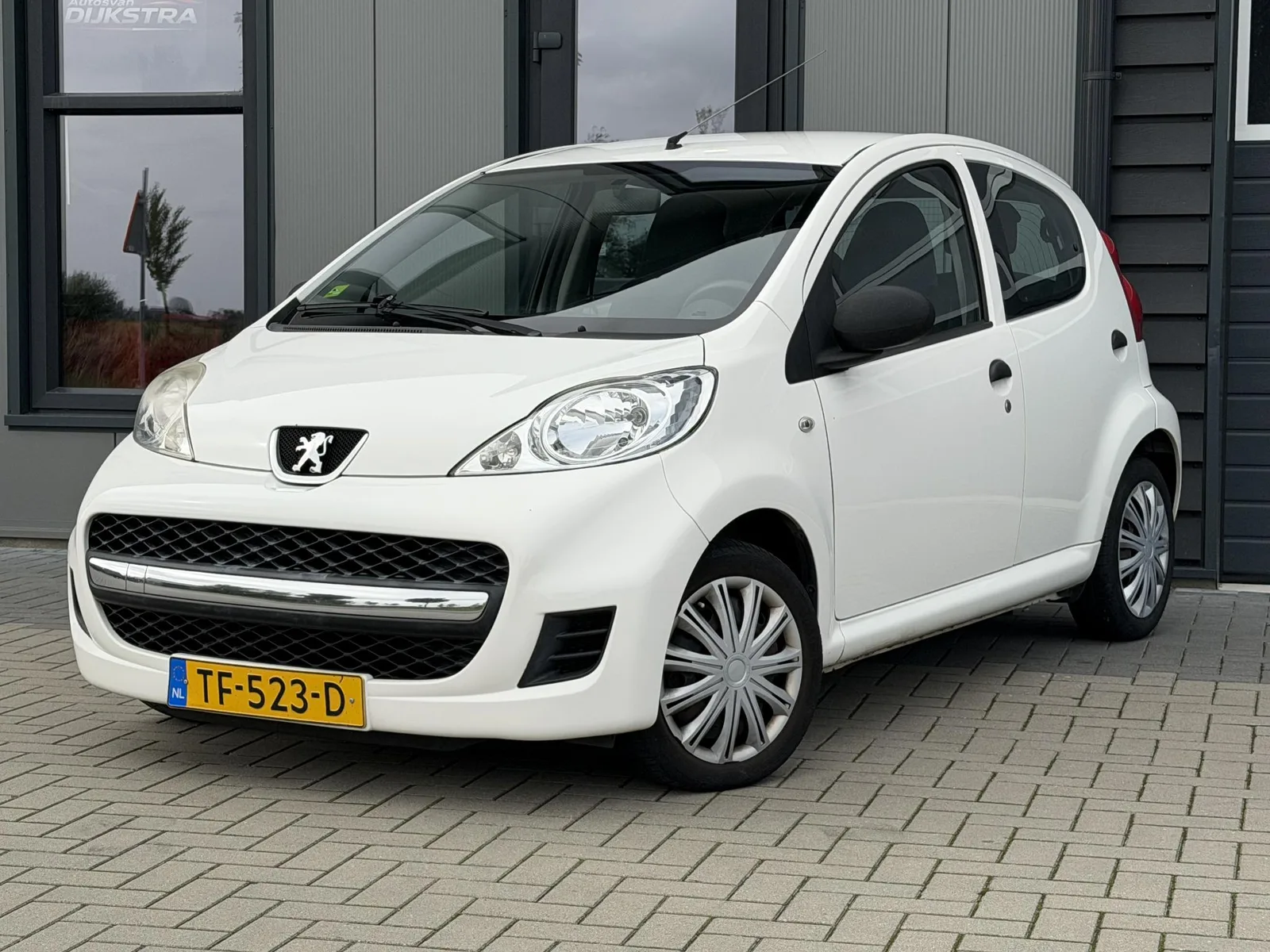Peugeot 107 (2009) — foto 1