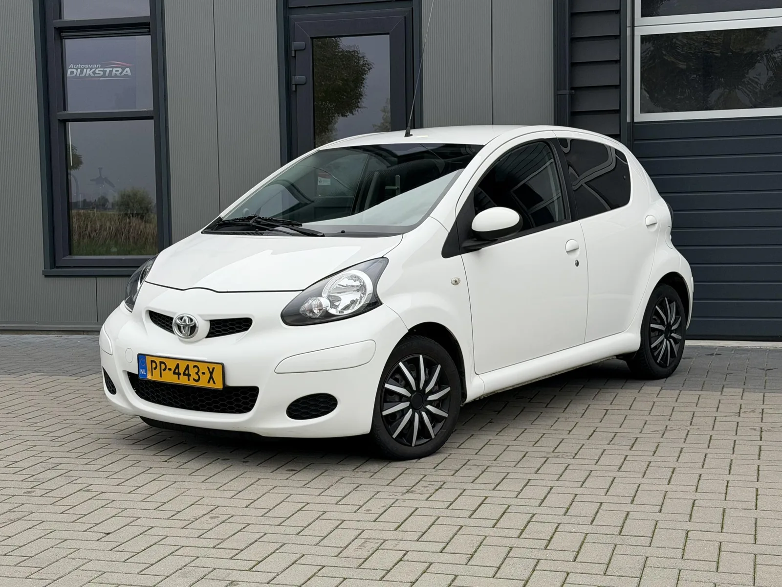 Toyota Aygo (2011) — foto 1
