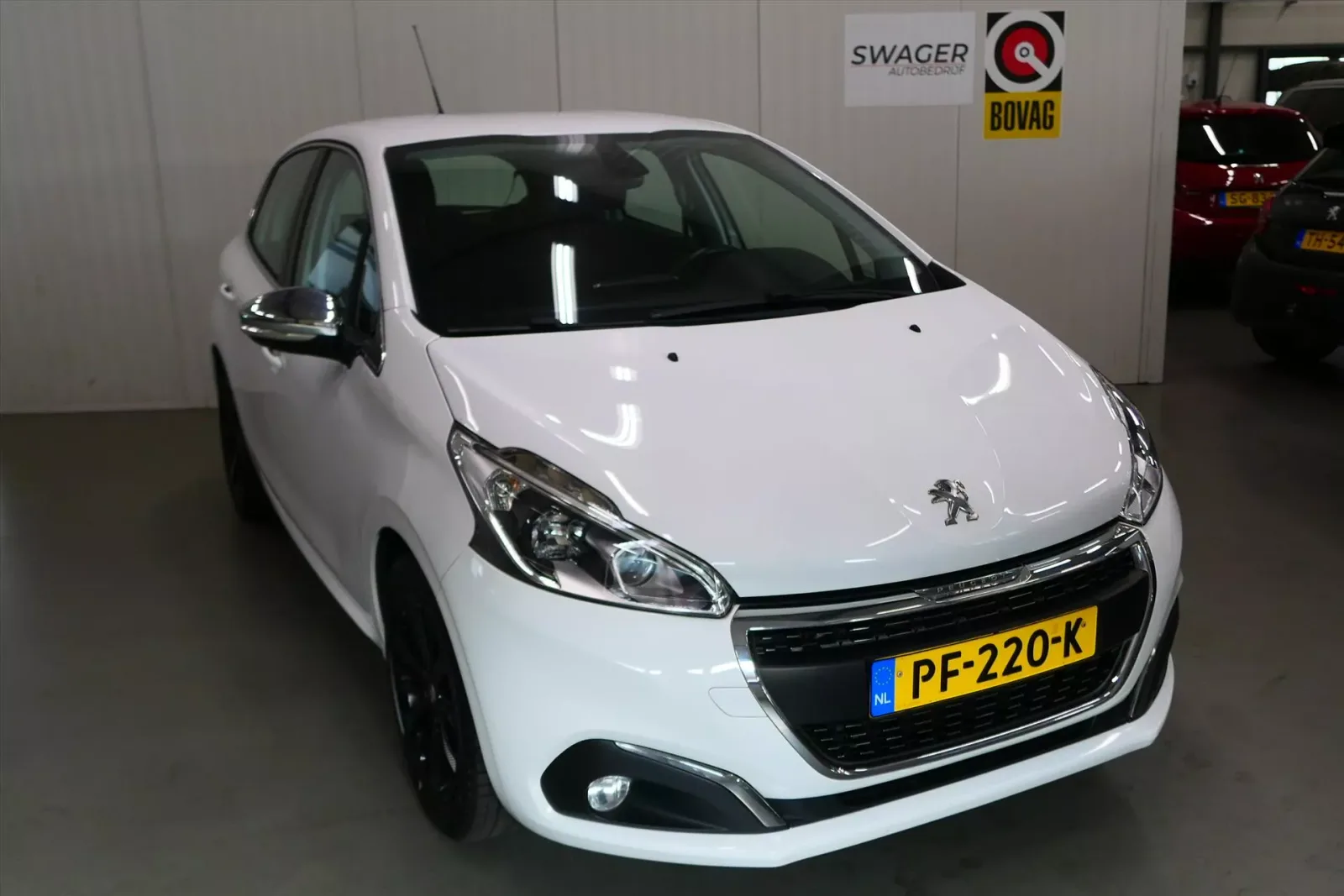 Peugeot 208 (2017) — foto 1