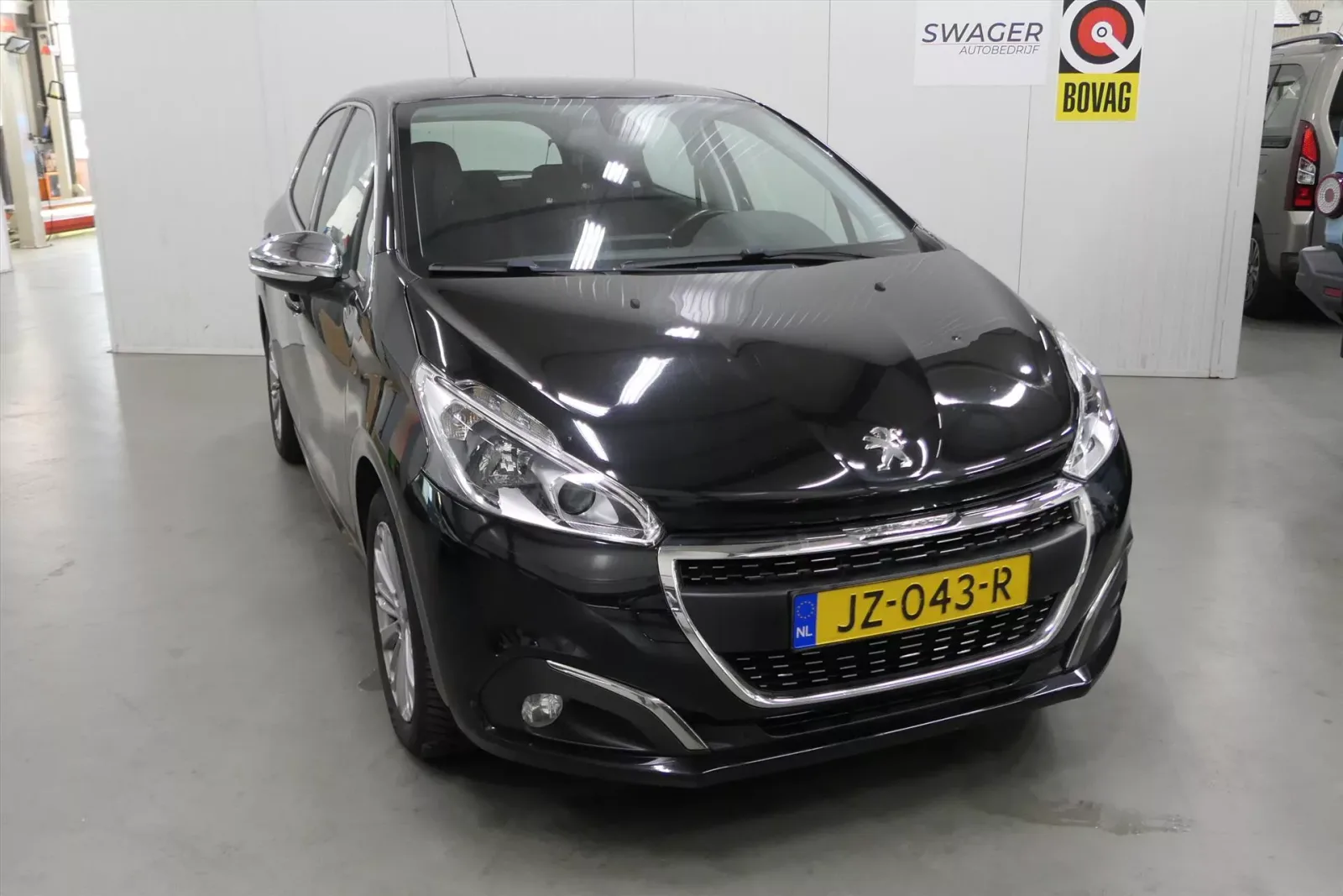 Peugeot 208 (2016) — foto 1