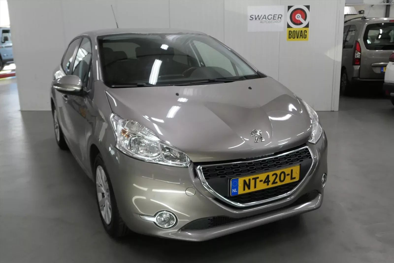Peugeot 208 (2013) — foto 1