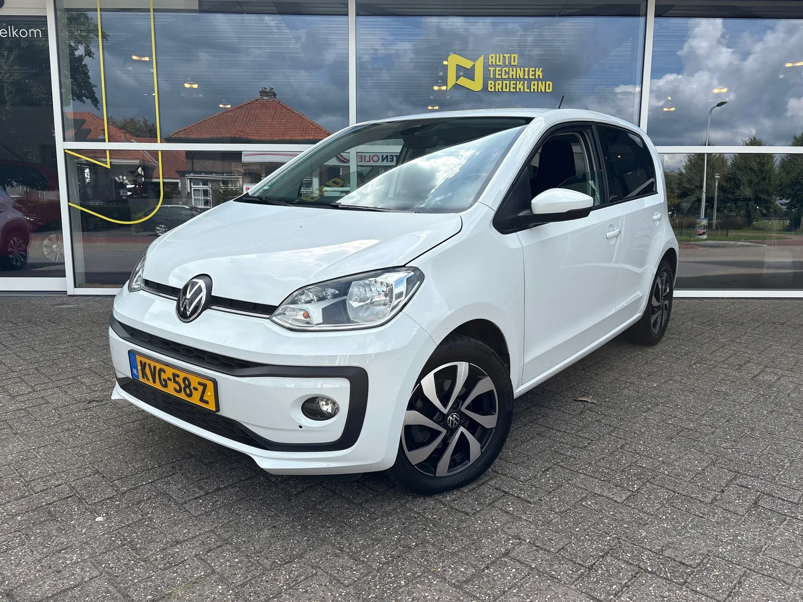 Volkswagen Up! (2022) — foto 1