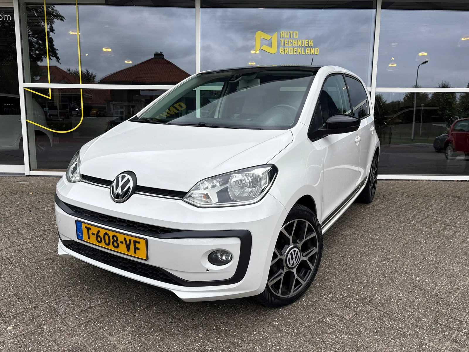 Volkswagen Up! (2017) — foto 1
